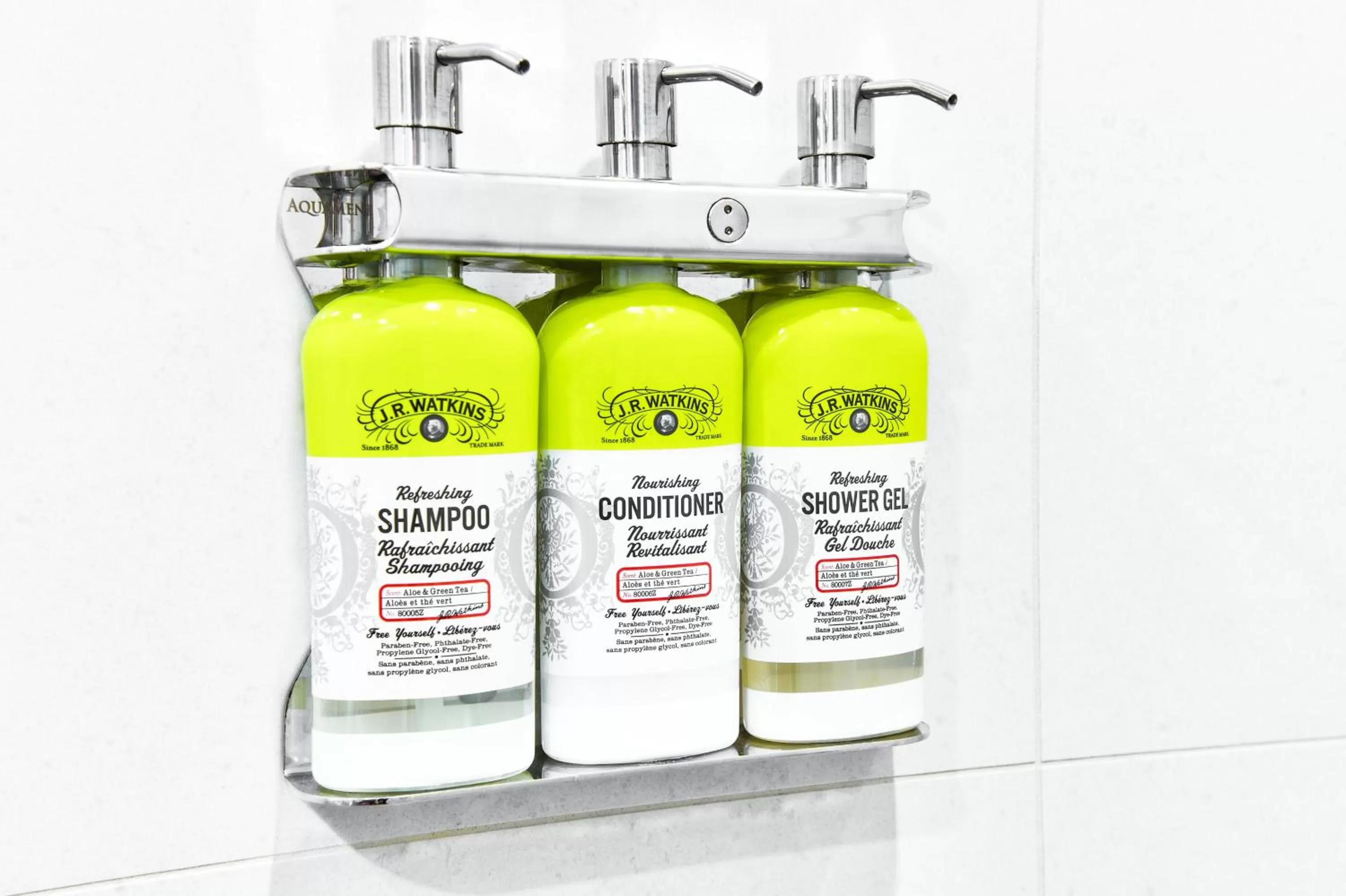 Deluxe King Room - Mobility Access Roll in Shower/Non-Smoking in Holiday Inn Express & Suites - Trois Rivieres Ouest, an IHG Hotel