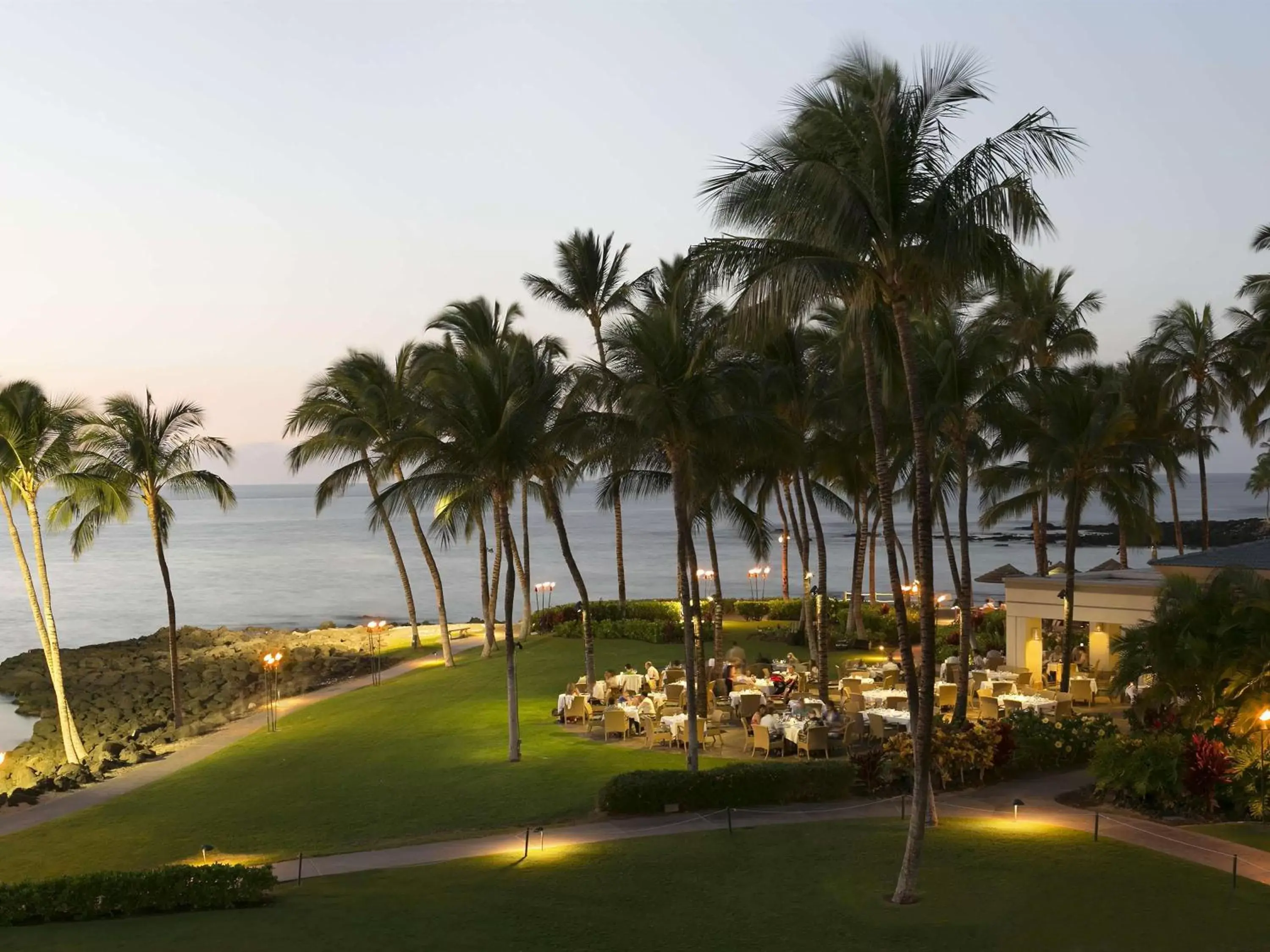 Restaurant/places to eat in Fairmont Orchid