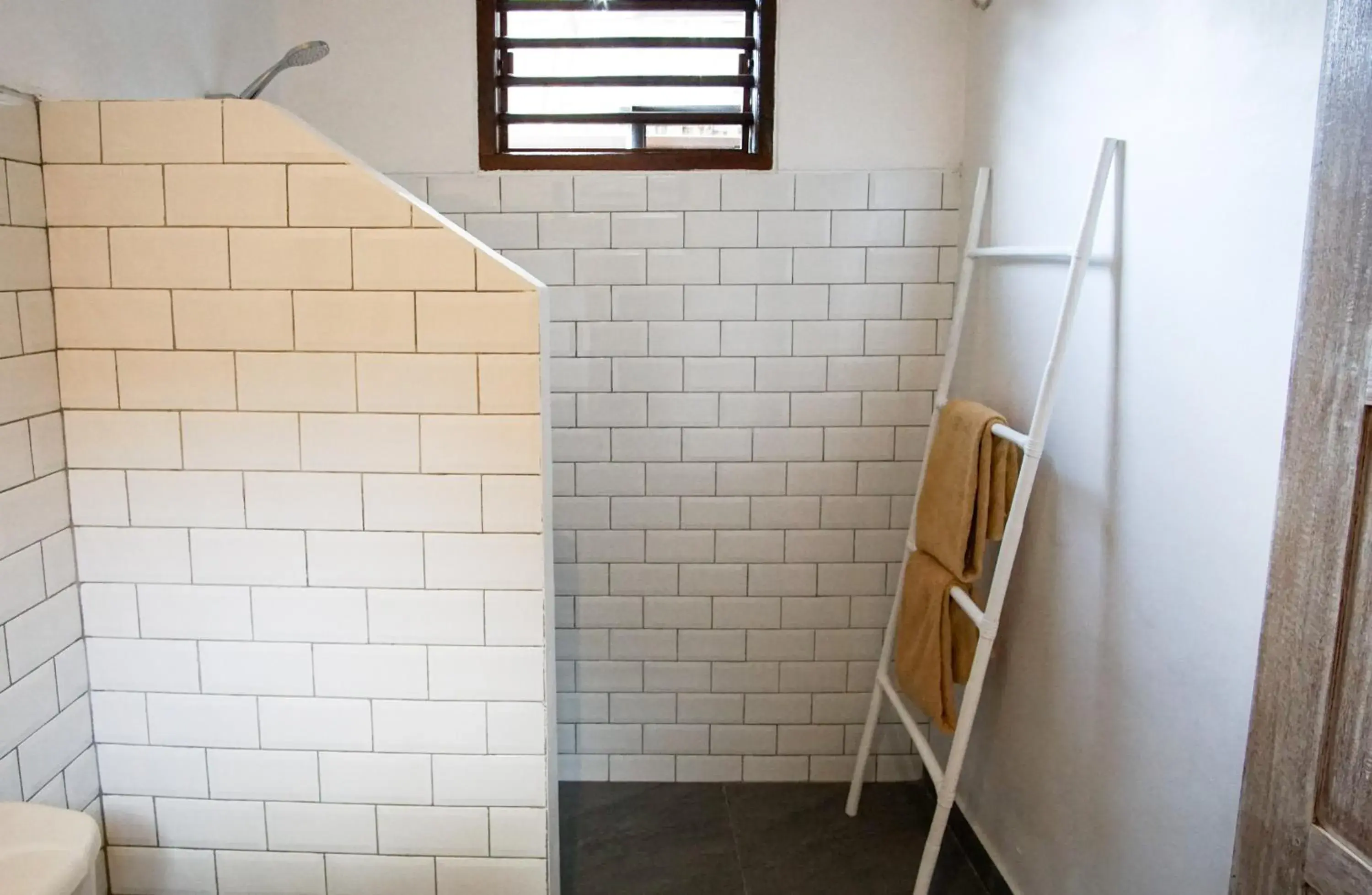 Bathroom in Karma Kayak Bathroom in Karma Kayak