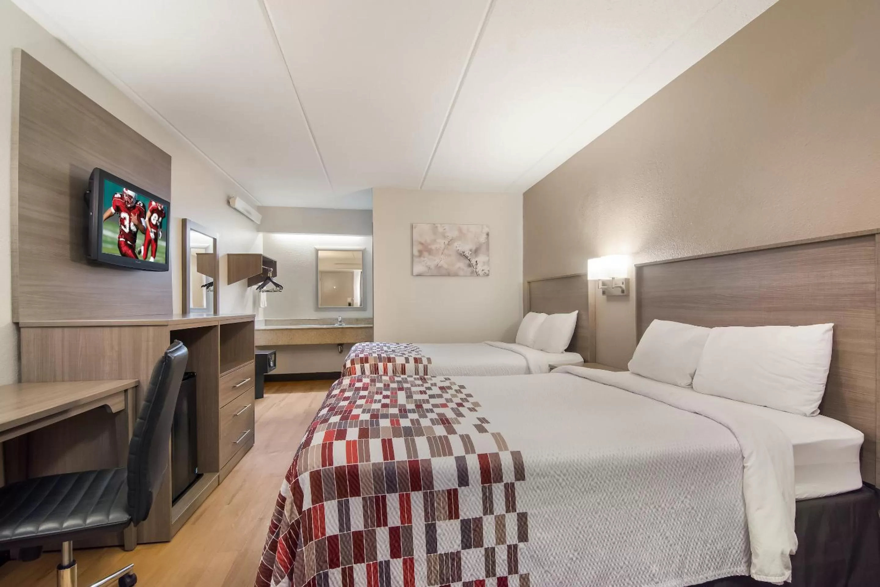 Photo of the whole room, Bed in Red Roof Inn Durham - Triangle Park