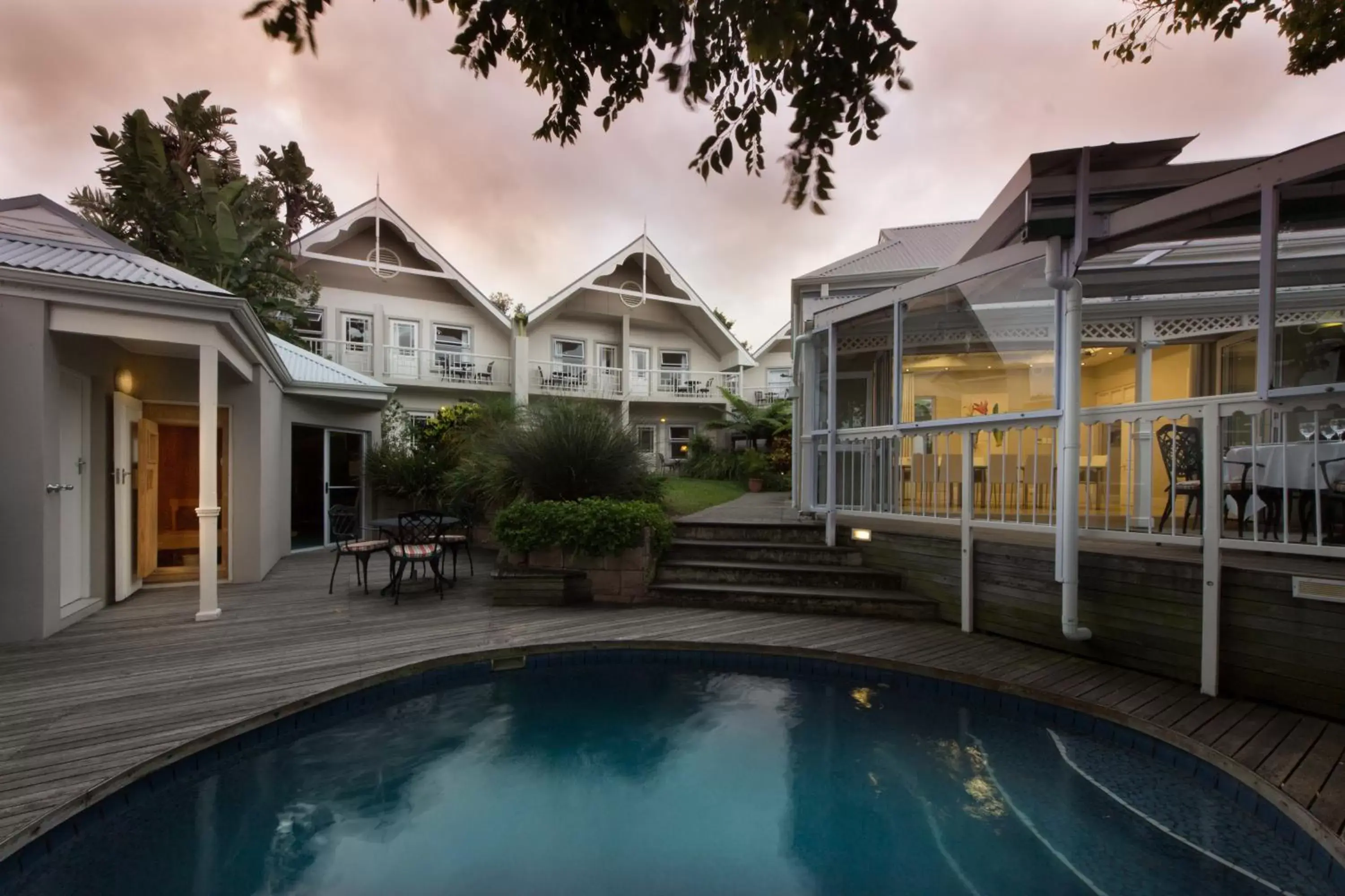 Garden, Swimming Pool in Quarry Lake Inn