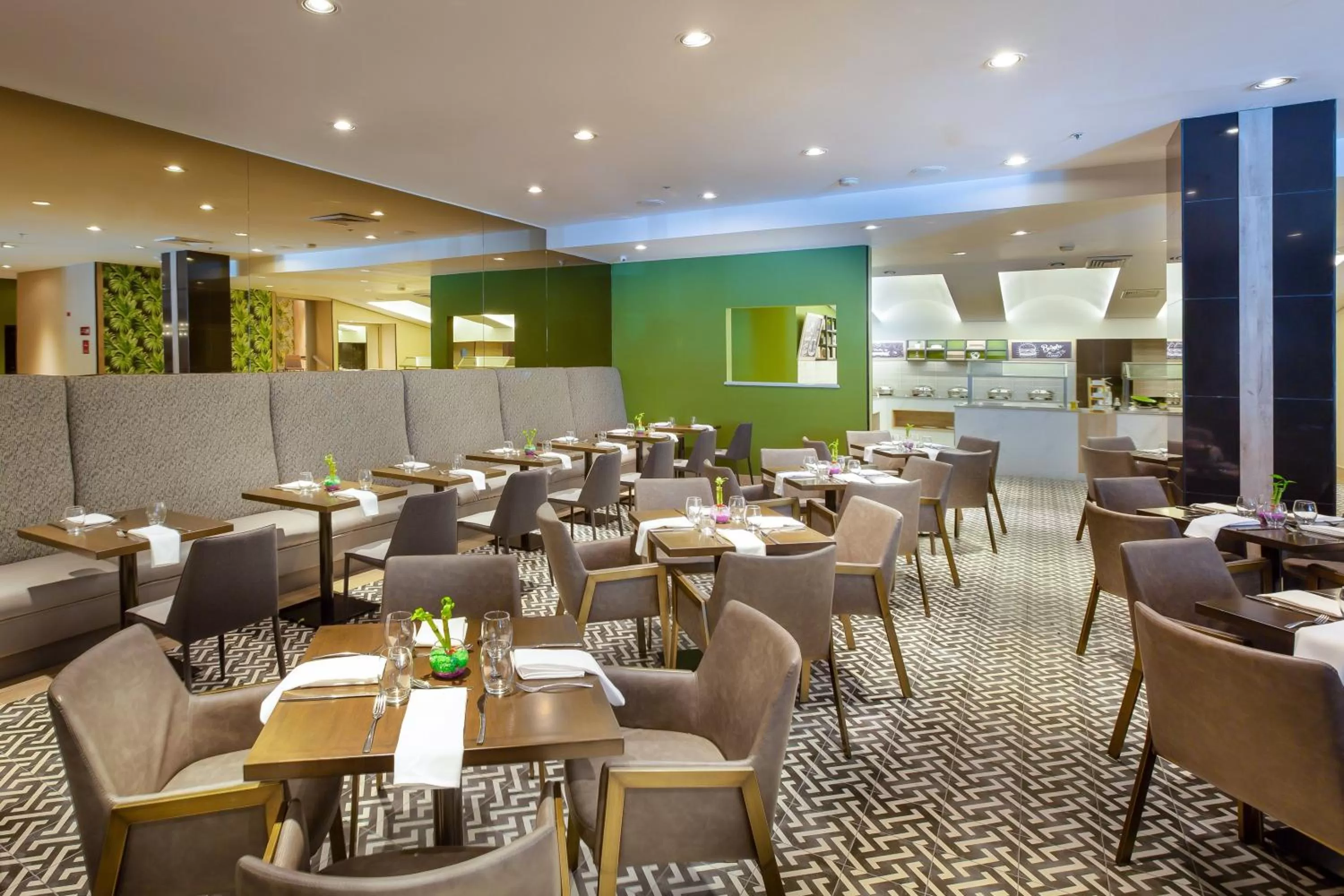 Restaurant/places to eat in Crowne Plaza Panama by IHG