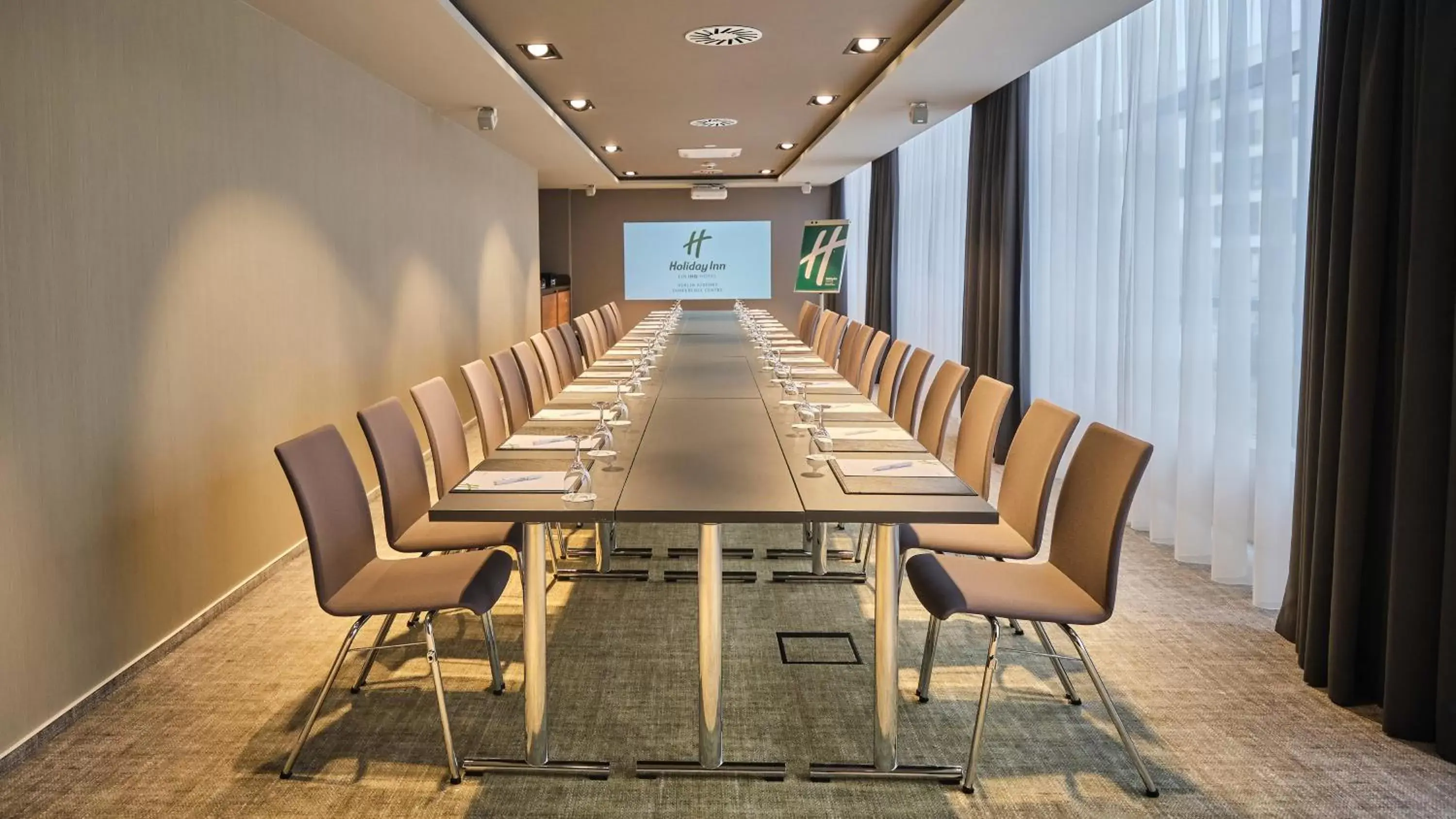 Meeting/conference room in Holiday Inn Berlin Airport - Conference Centre, an IHG Hotel