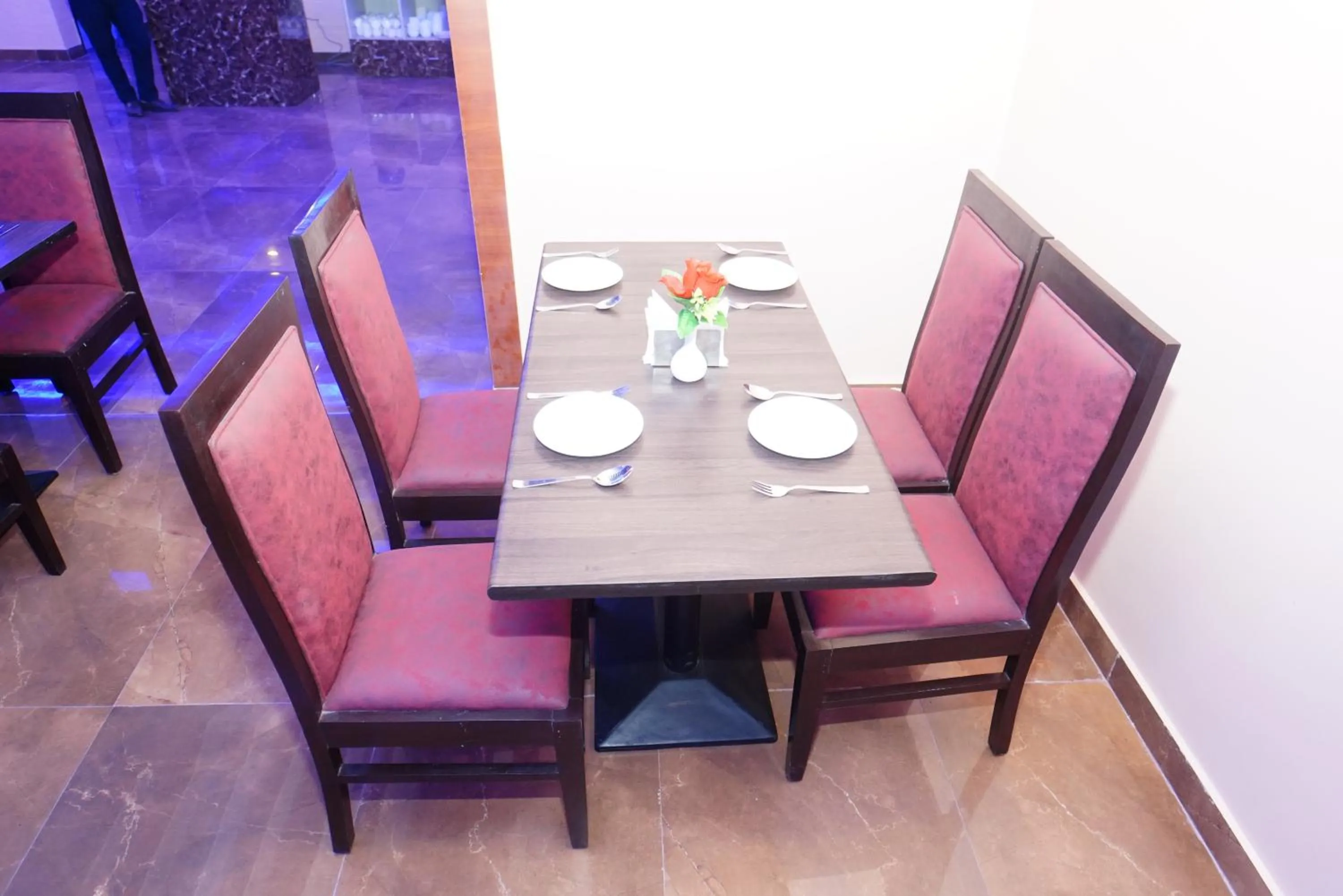 Restaurant/places to eat in ExpoMart Inn