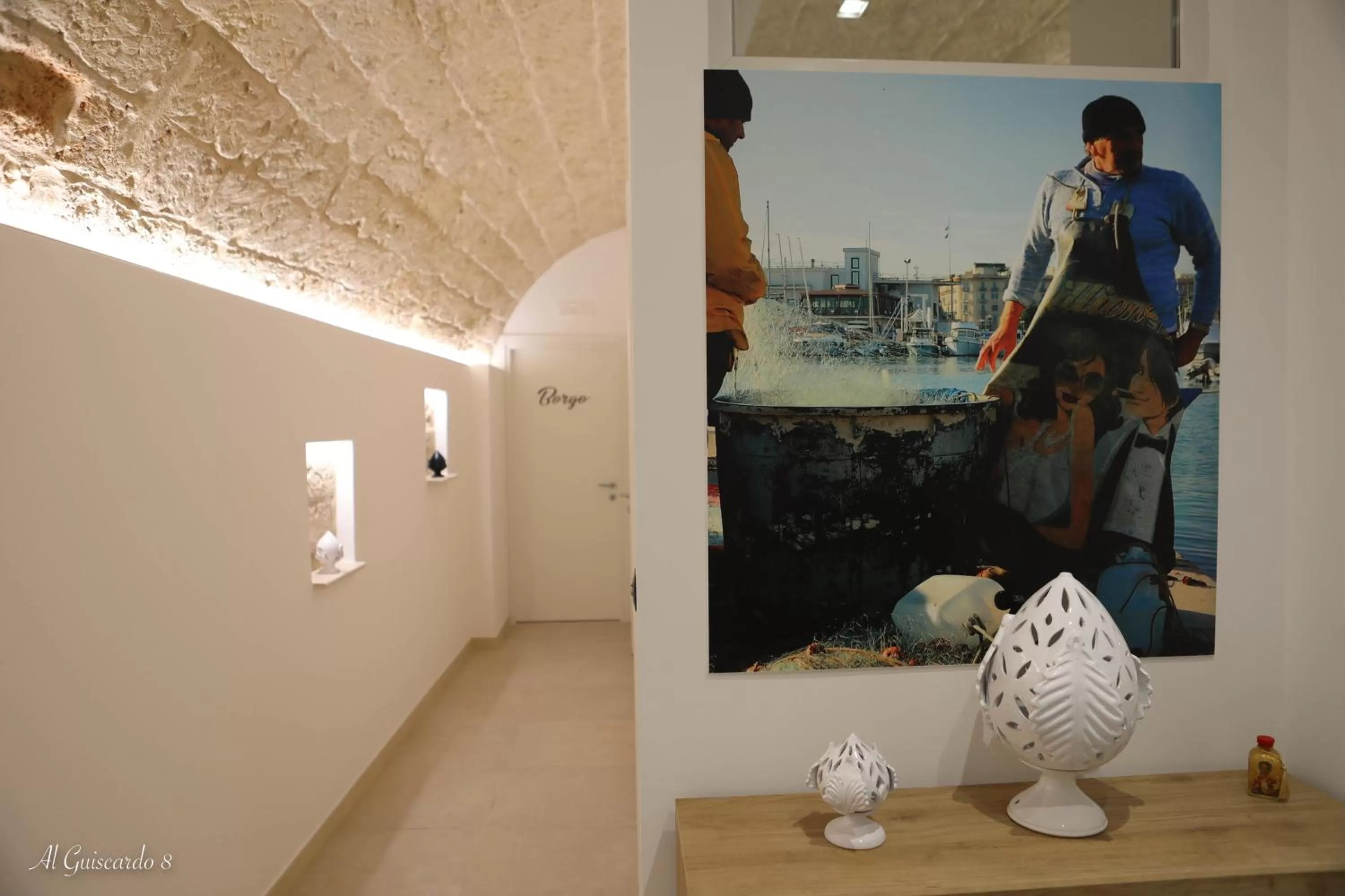 Decorative detail in Al Guiscardo 8