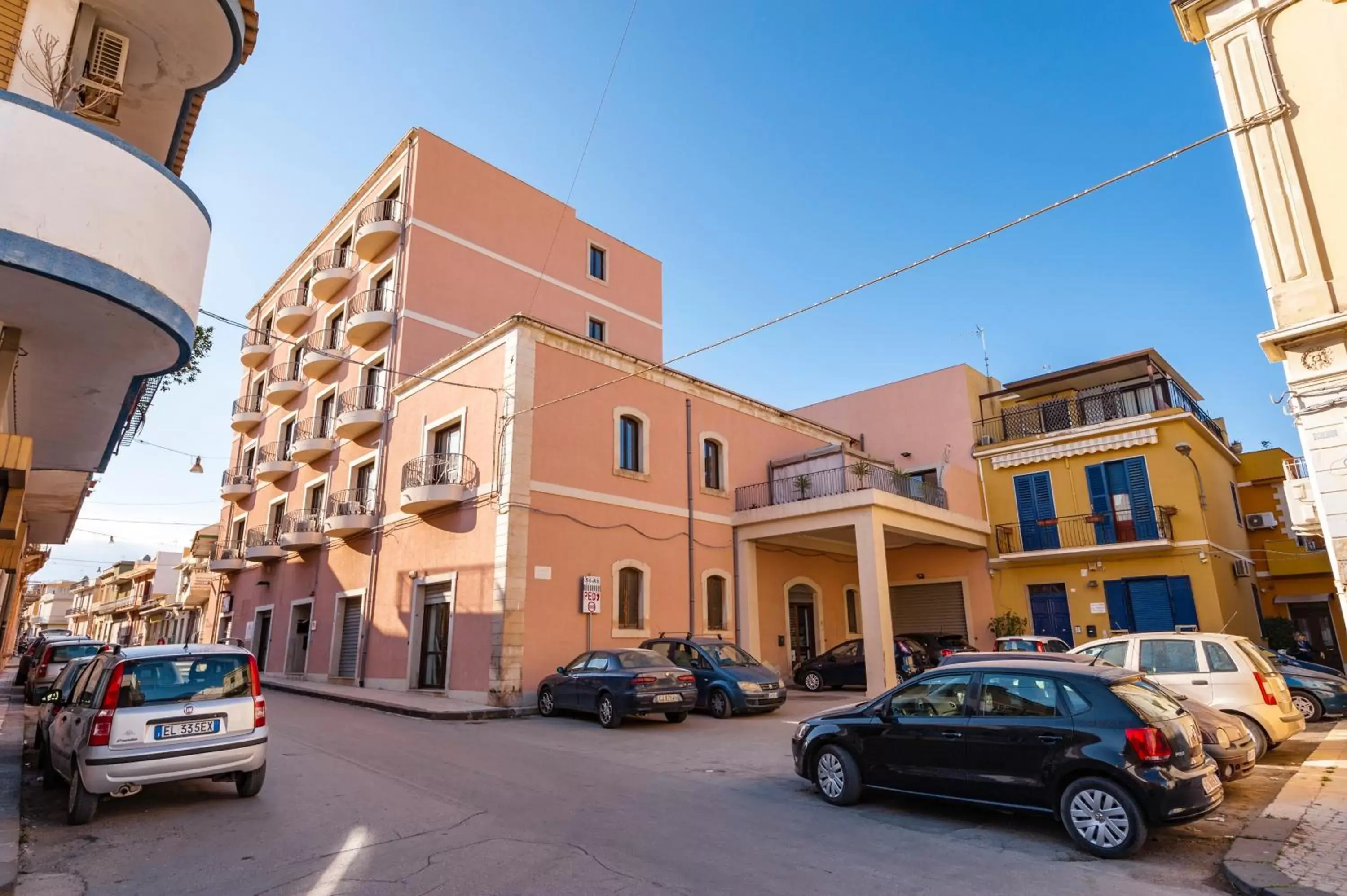 Facade/entrance, Property Building in Melody Room