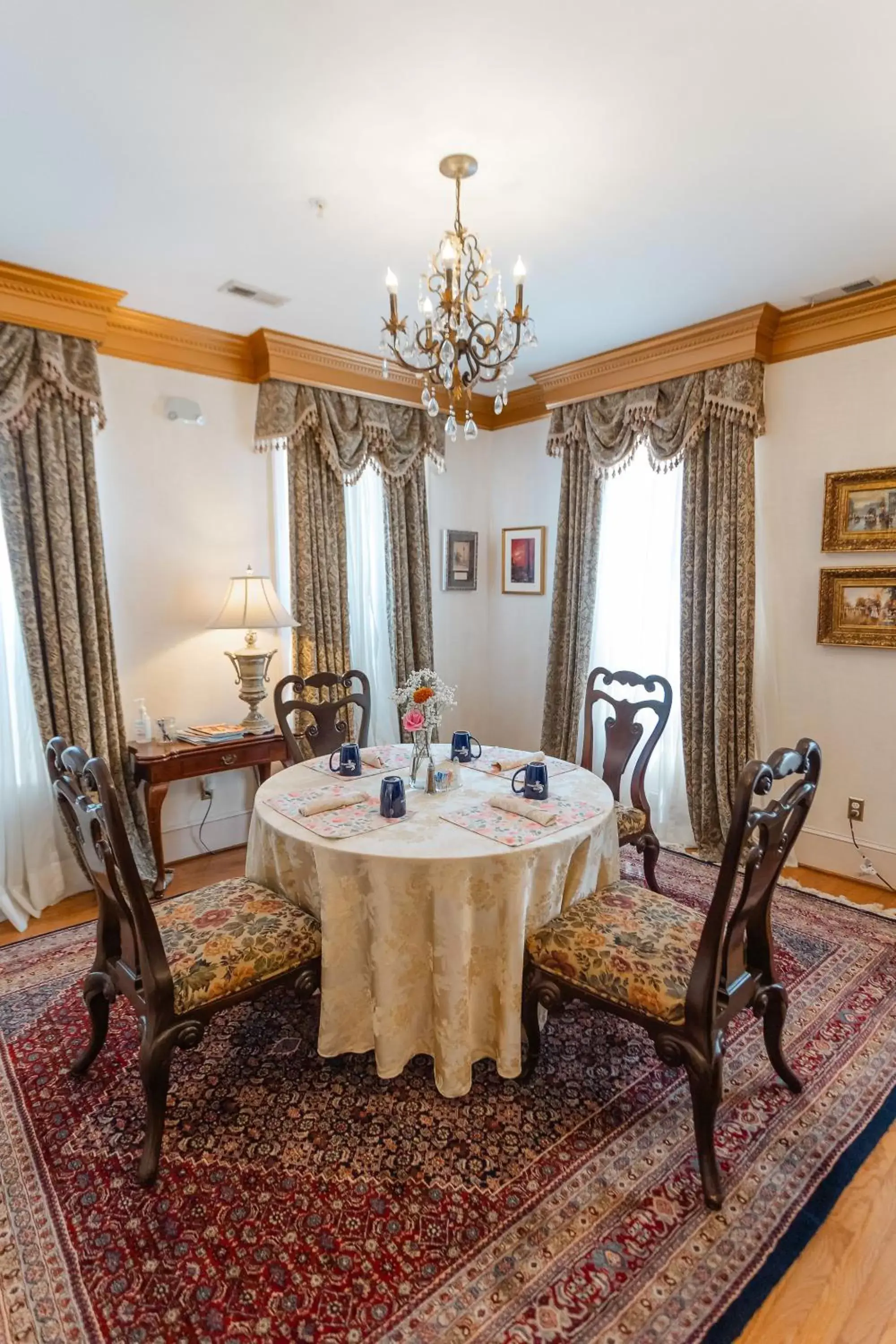 Dining Area in 1840s Carrollton Inn