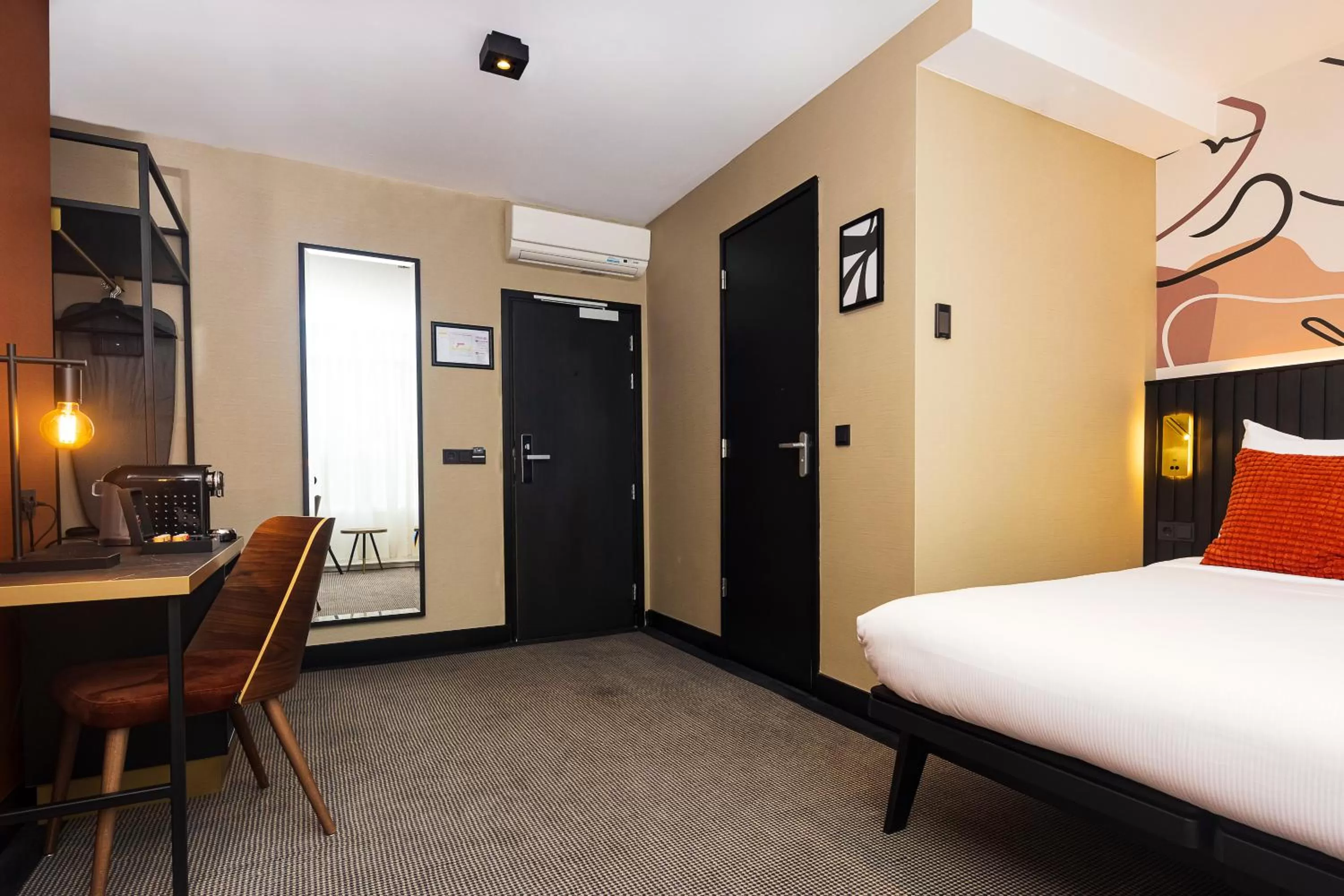 Bed in Huygens Place Amsterdam