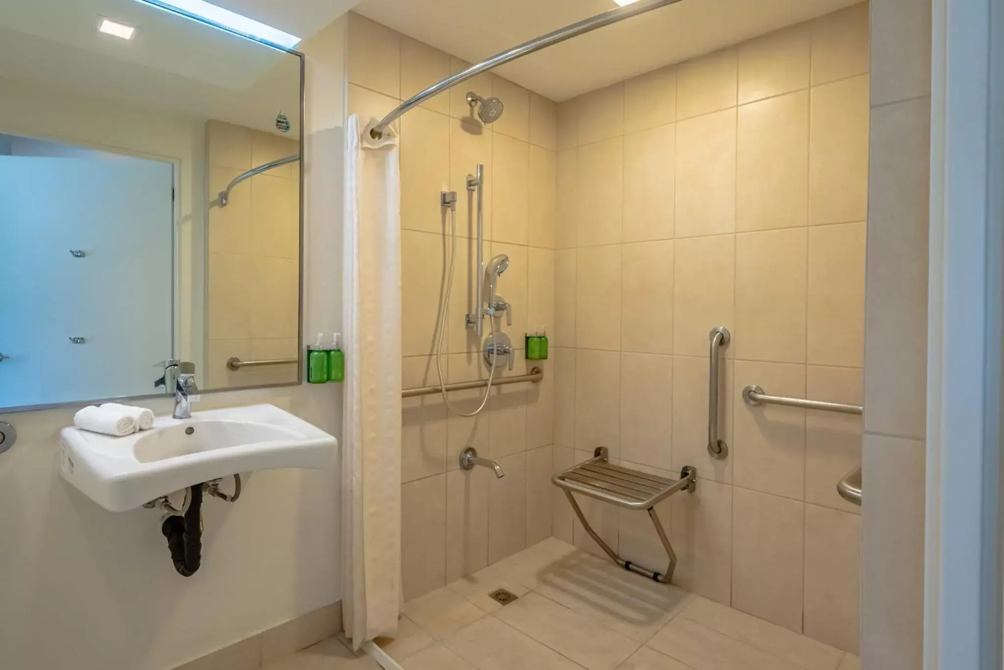 Photo of the whole room, Bathroom in Holiday Inn - San Jose La Sabana, an IHG Hotel