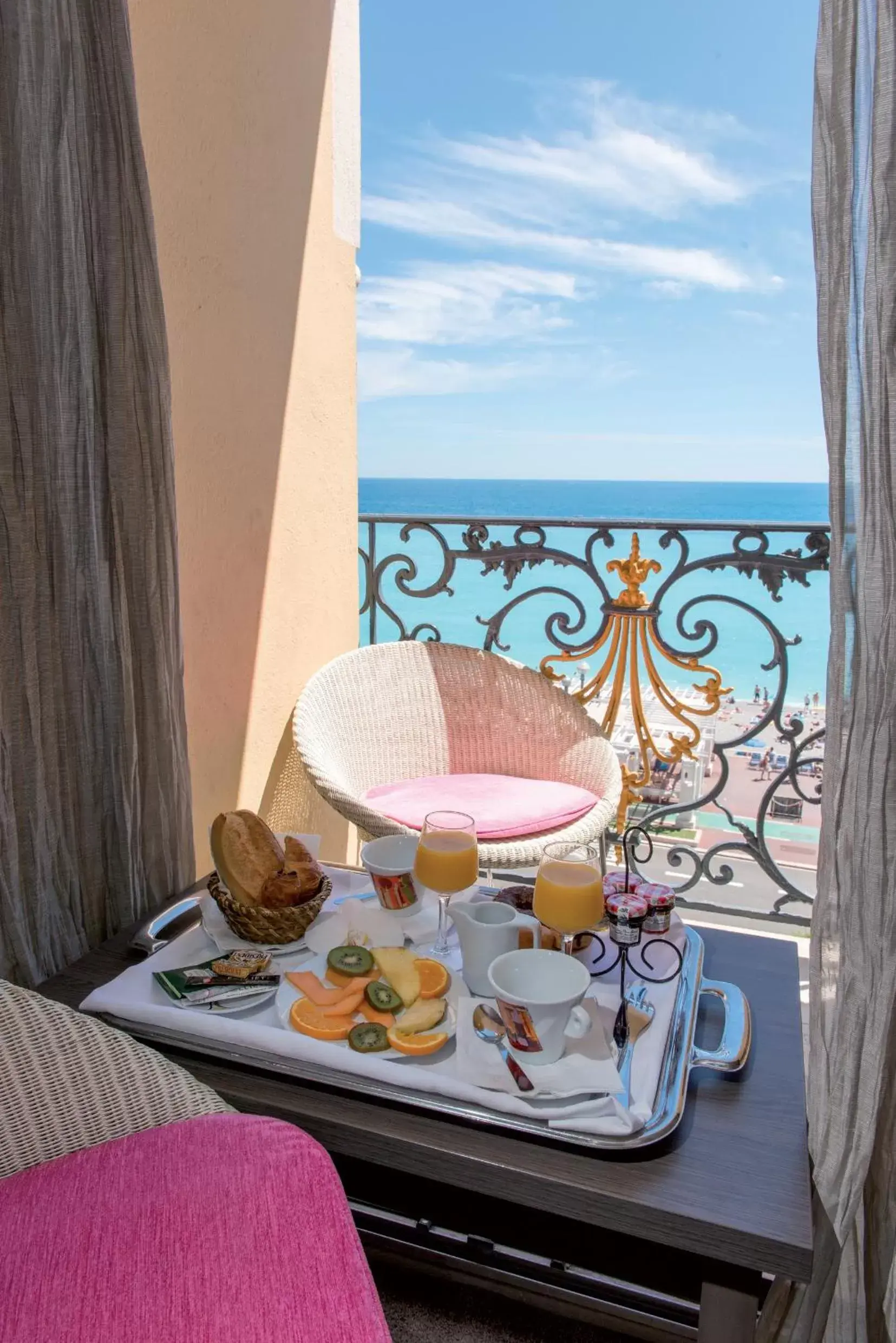 Balcony/Terrace in Hôtel Le Royal Promenade des Anglais