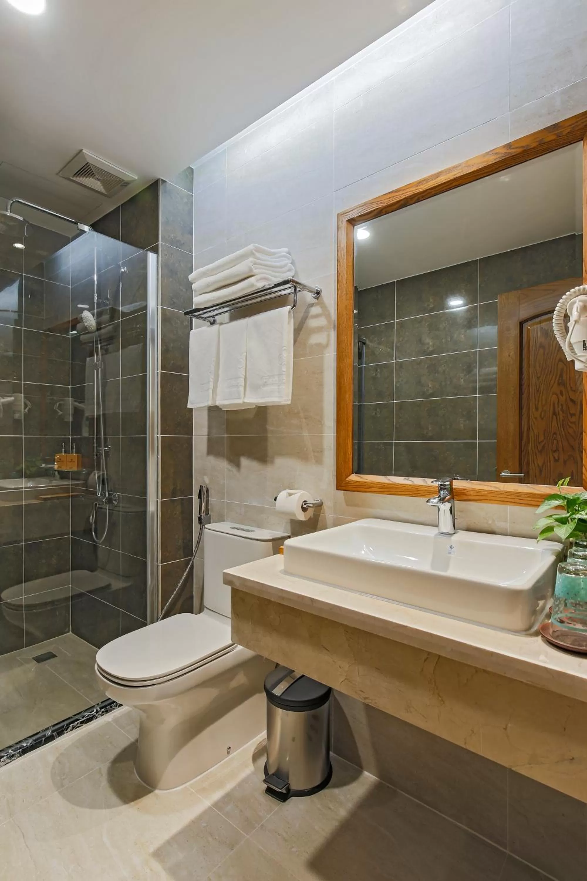 Bathroom in Hoang Lan Hotel