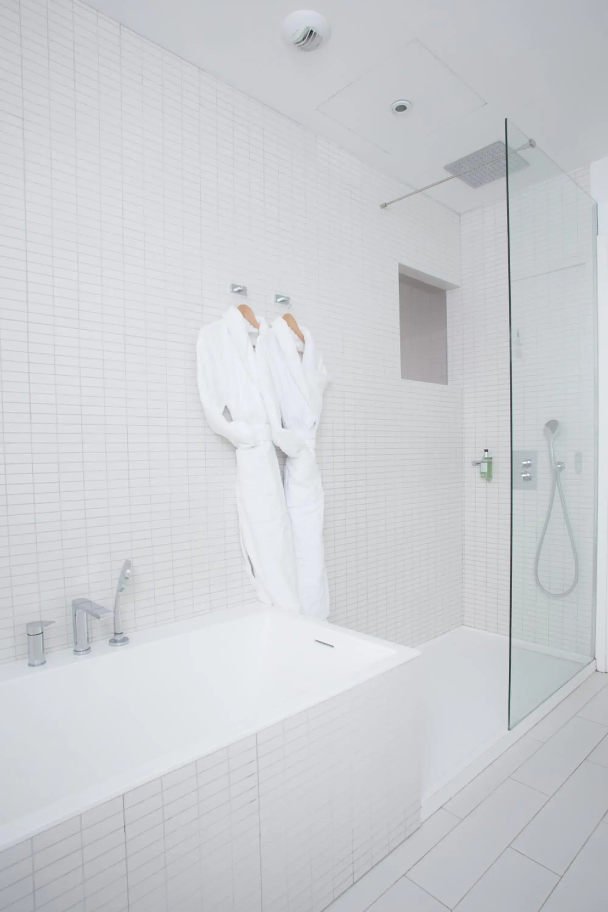 Bathroom in Hotel Restaurant La Vague de Saint Paul & Spa