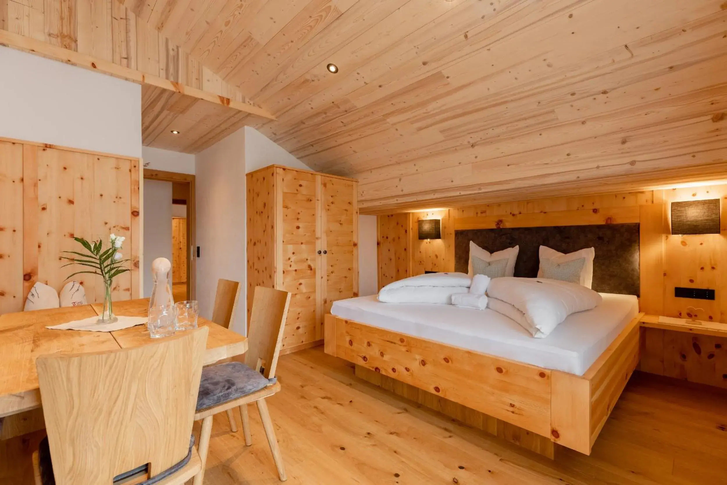 Bed in Hotel Alpenstolz