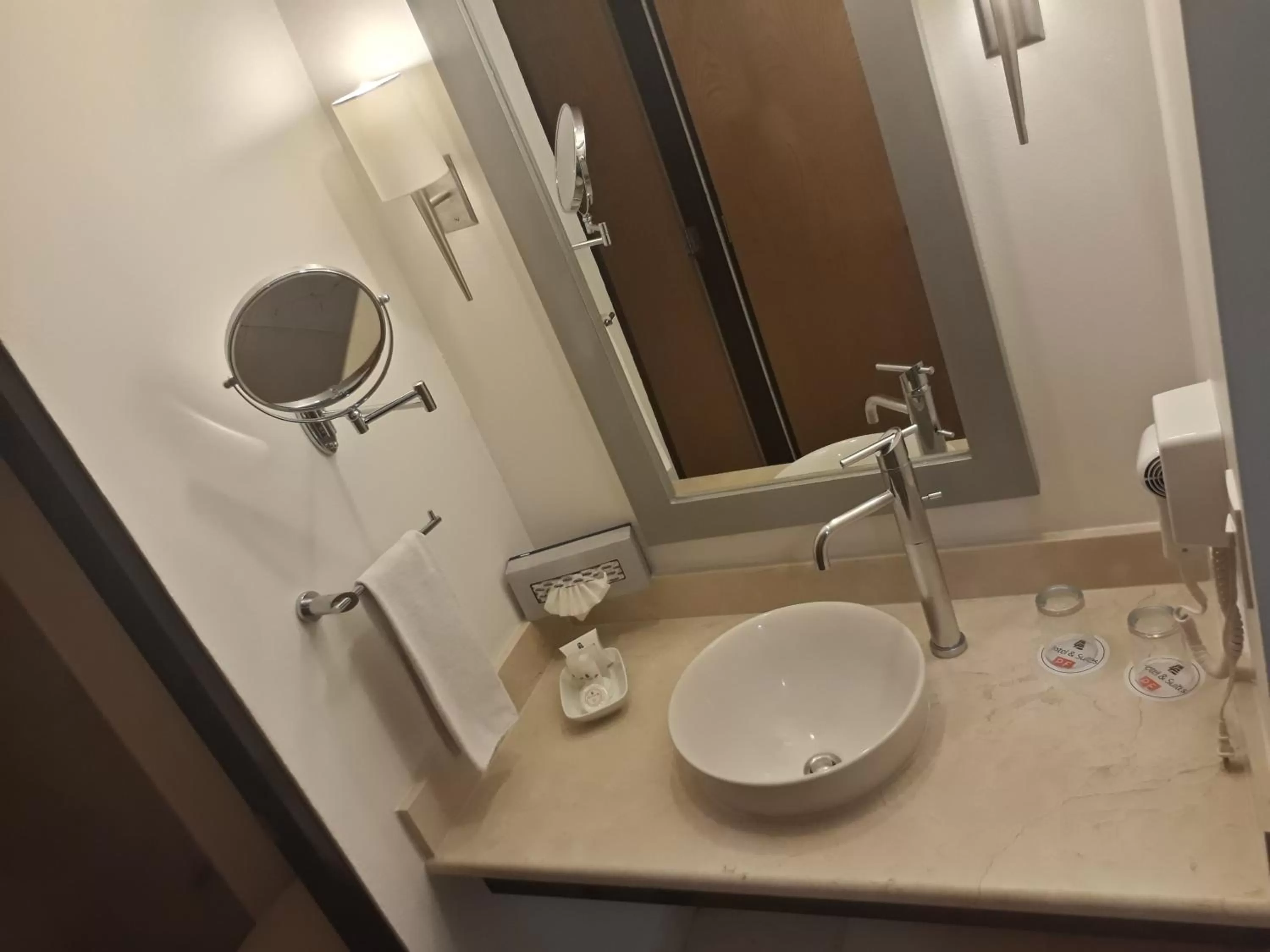 Bathroom in Hotel & Suites PF