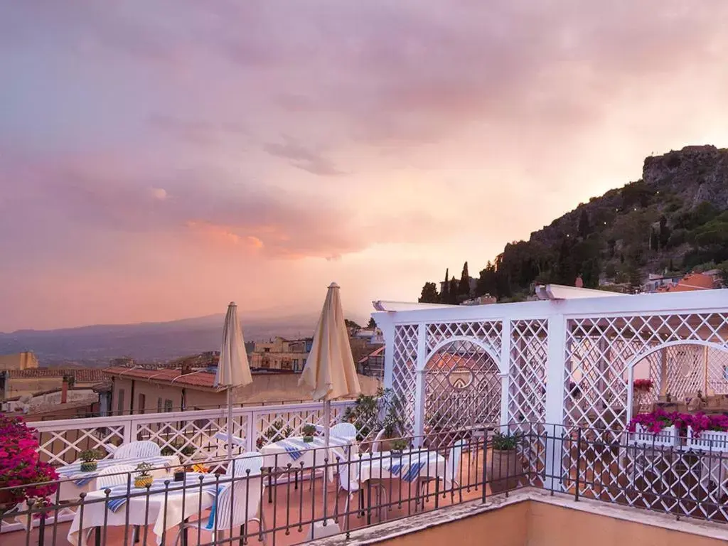 Balcony/Terrace, Swimming Pool in Hotel Isabella