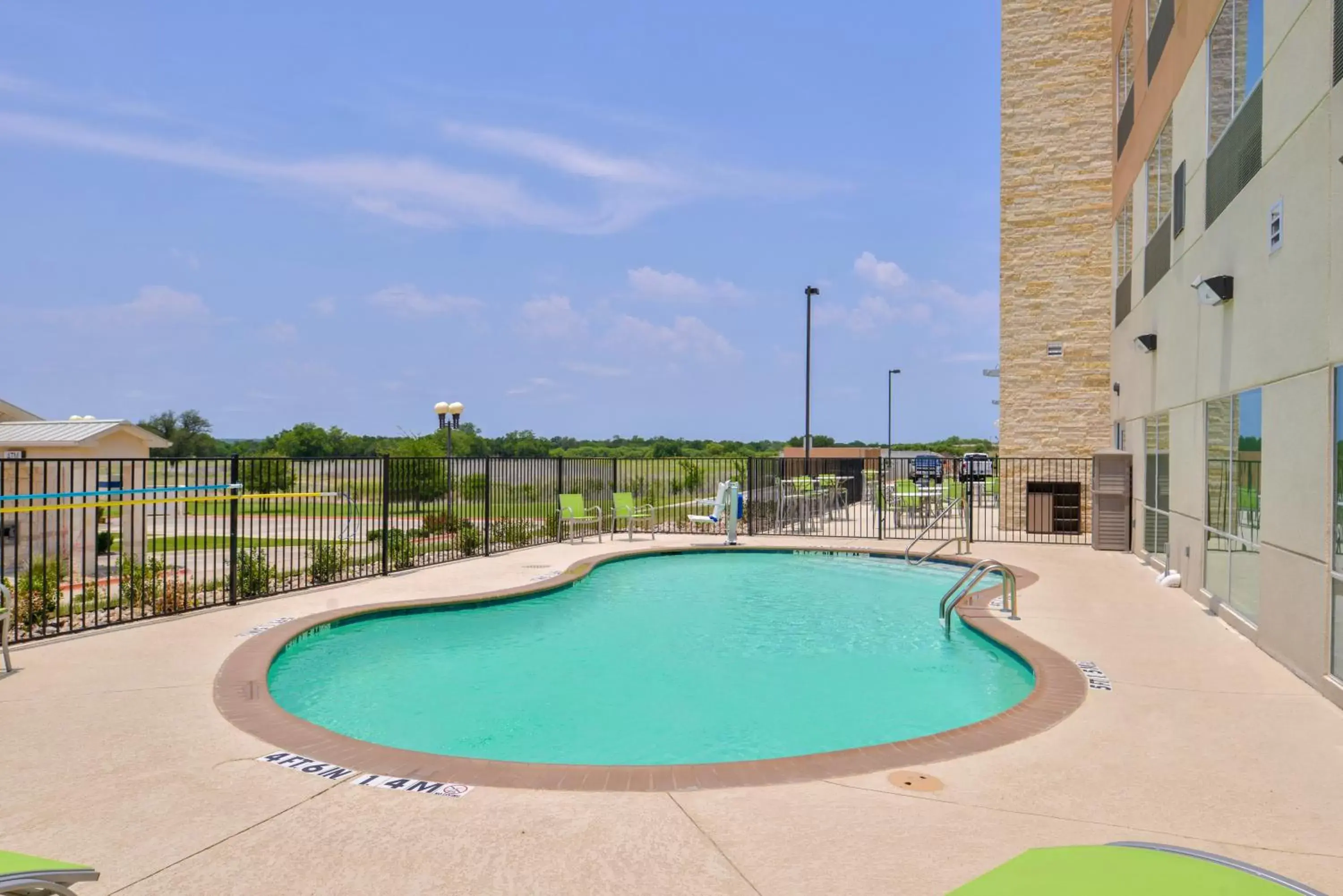 Swimming Pool in Holiday Inn Express - Early, an IHG Hotel