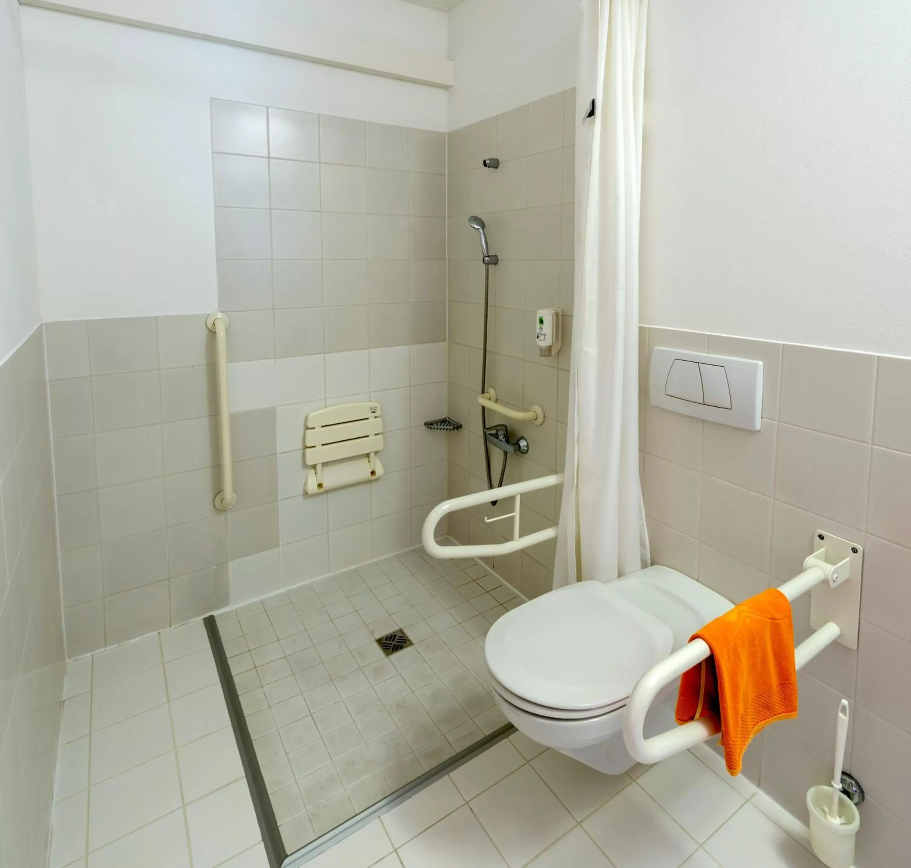 Bathroom in Orange Wings Krems