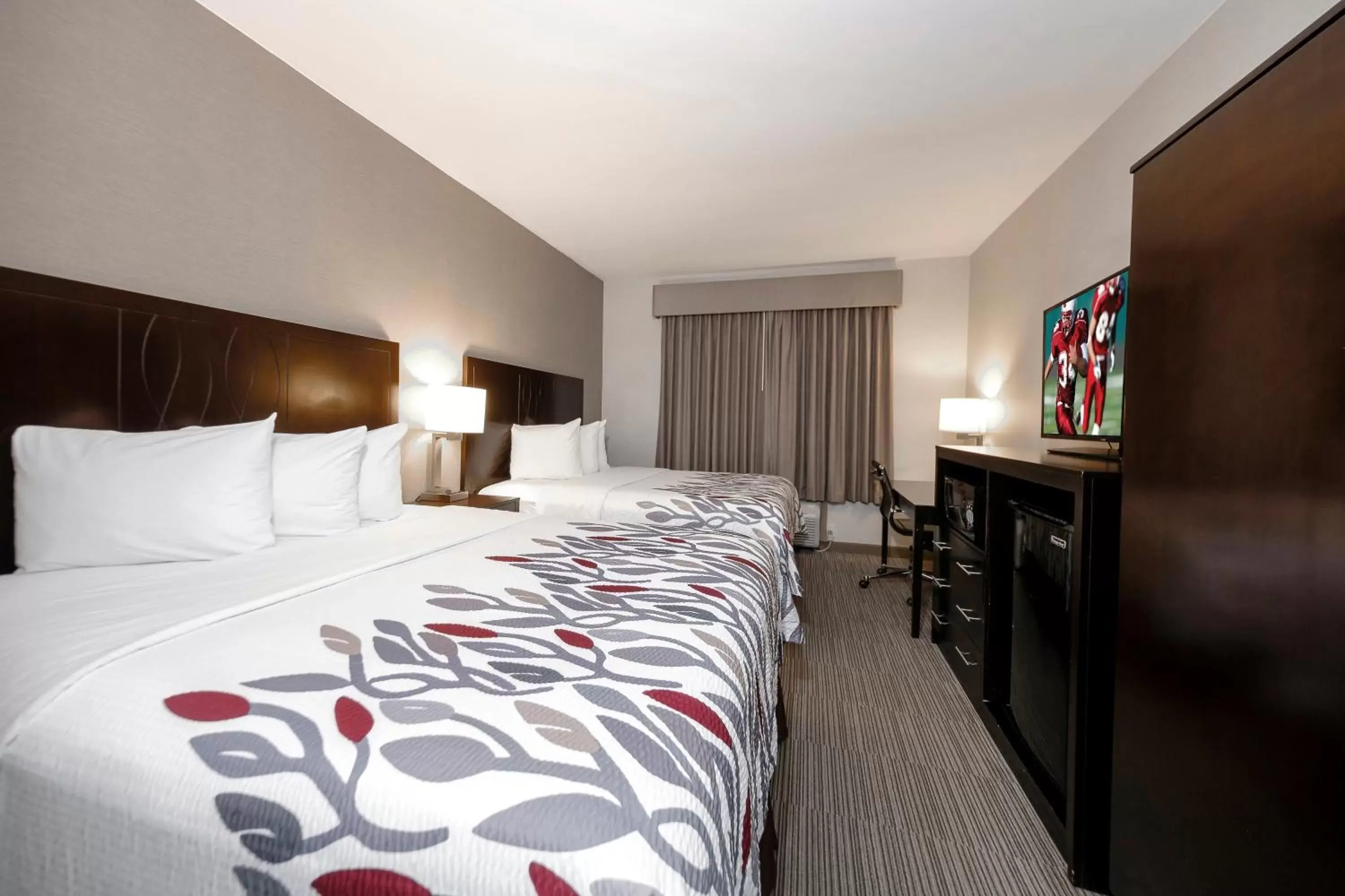 Photo of the whole room, Bed in Red Roof Inn & Suites Newburgh - Stewart Airport West Point Photo of the whole room, Bed in Red Roof Inn & Suites Newburgh - Stewart Airport West Point