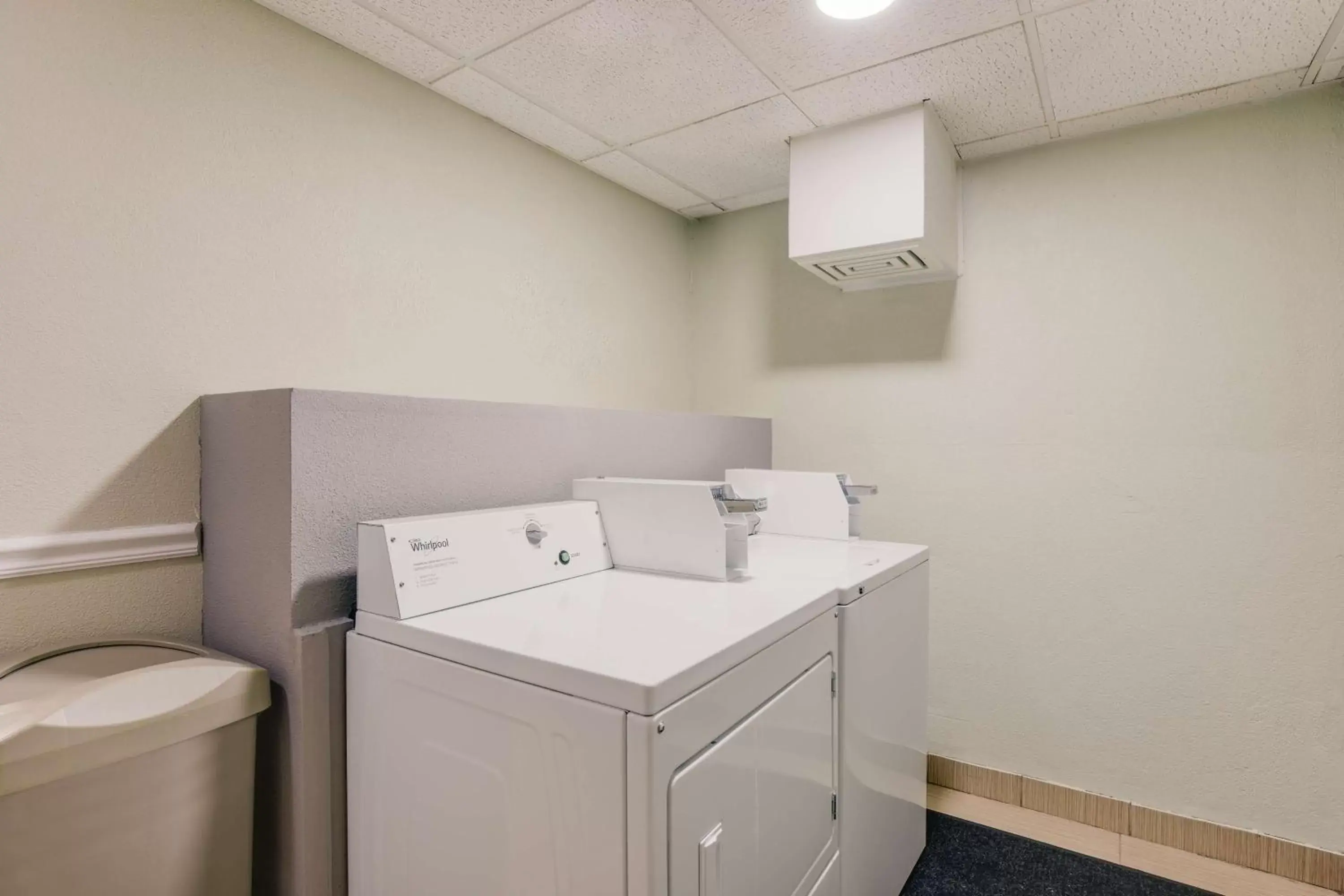 Property building, Bathroom in Best Western Waukesha Grand