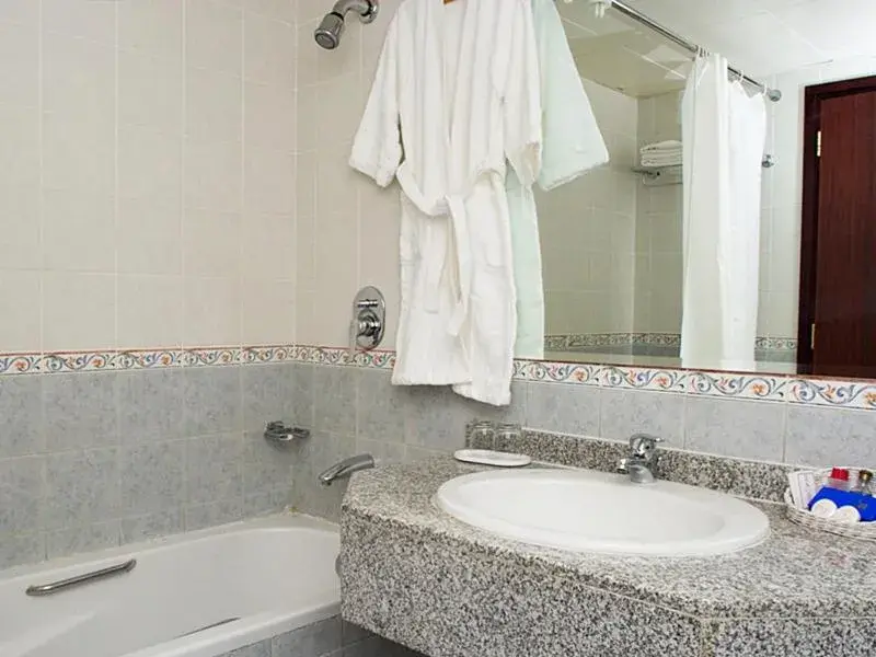 Bathroom in Safeer Plaza Hotel