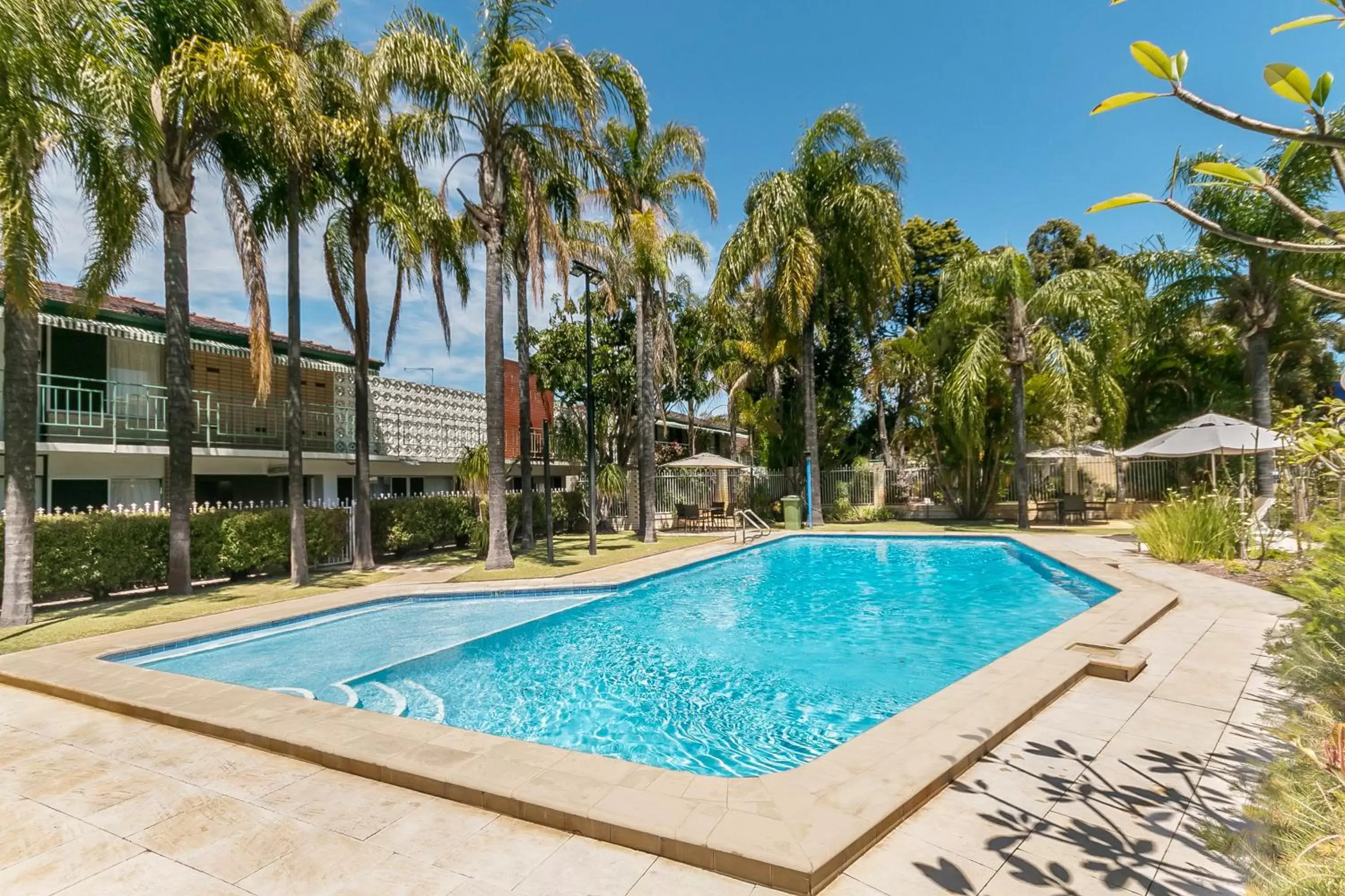 Property building, Swimming Pool in Flag Motor Lodge