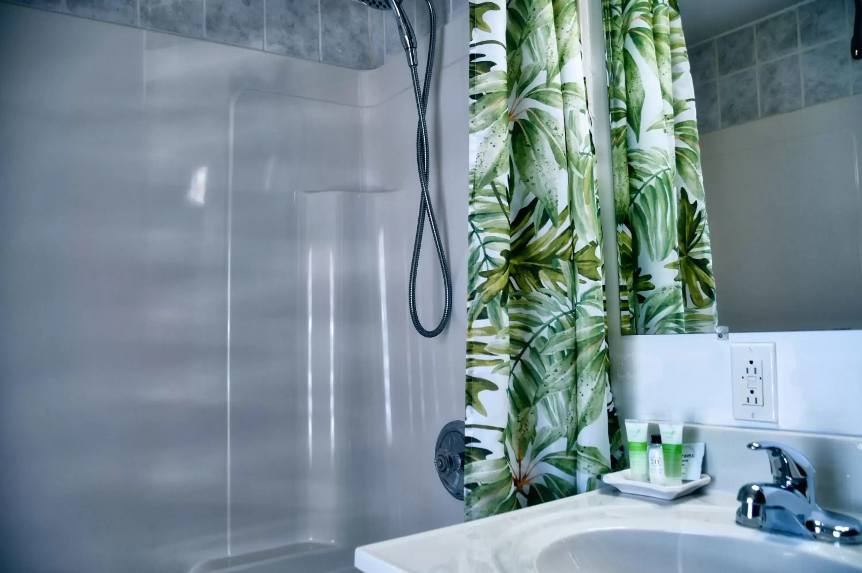 Bathroom in Dewar's Inn and Cottages