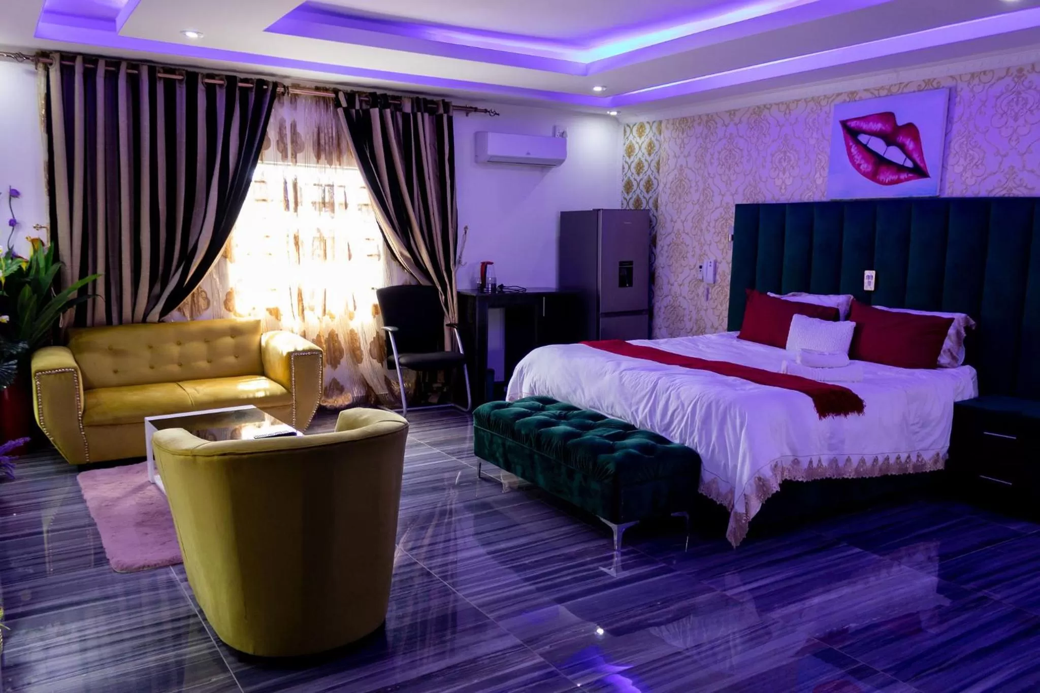 Bed in Gold Crown International Hotel Johannesburg