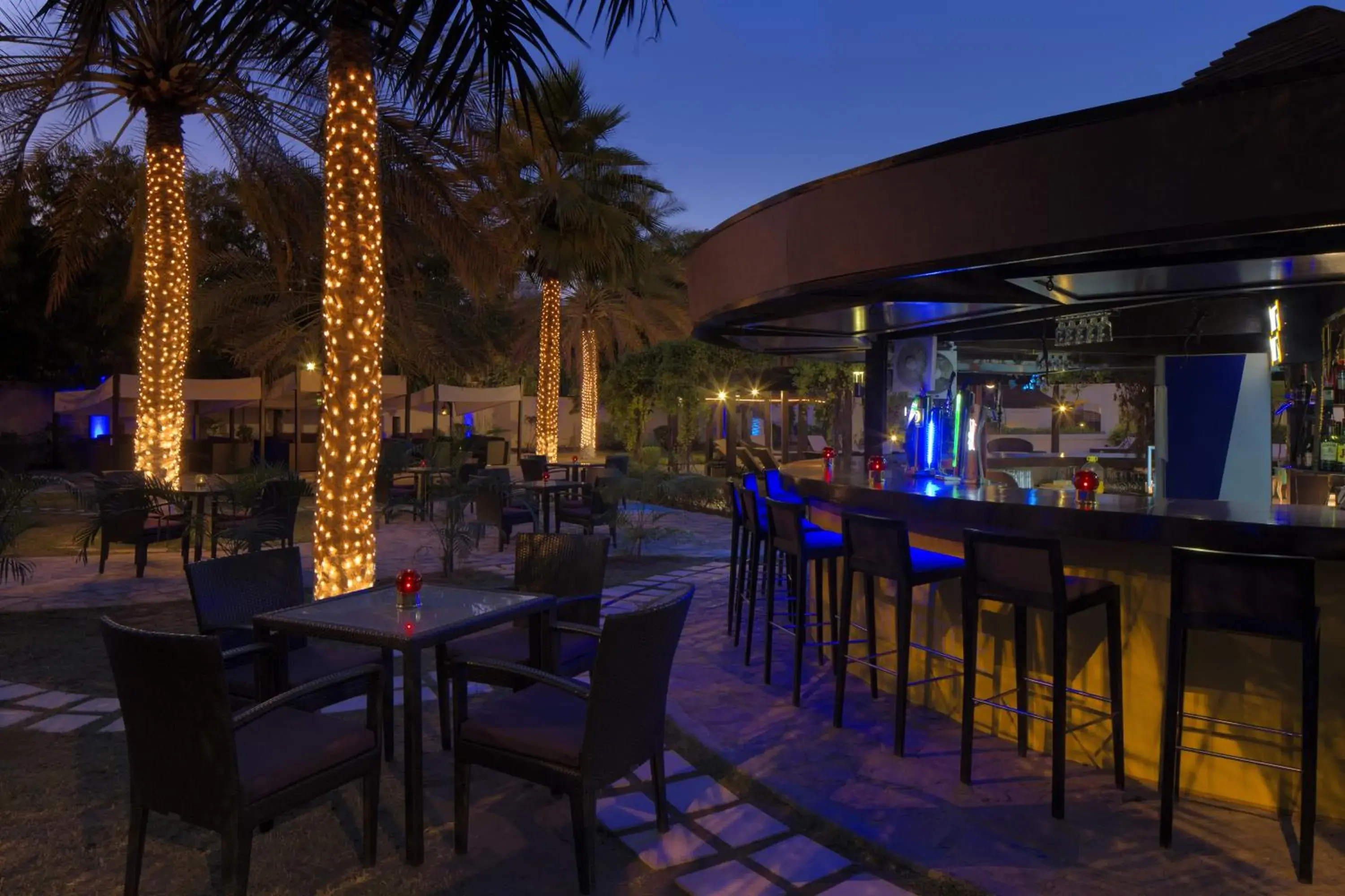 Night, Lounge/Bar in Radisson Blu Hotel, Muscat