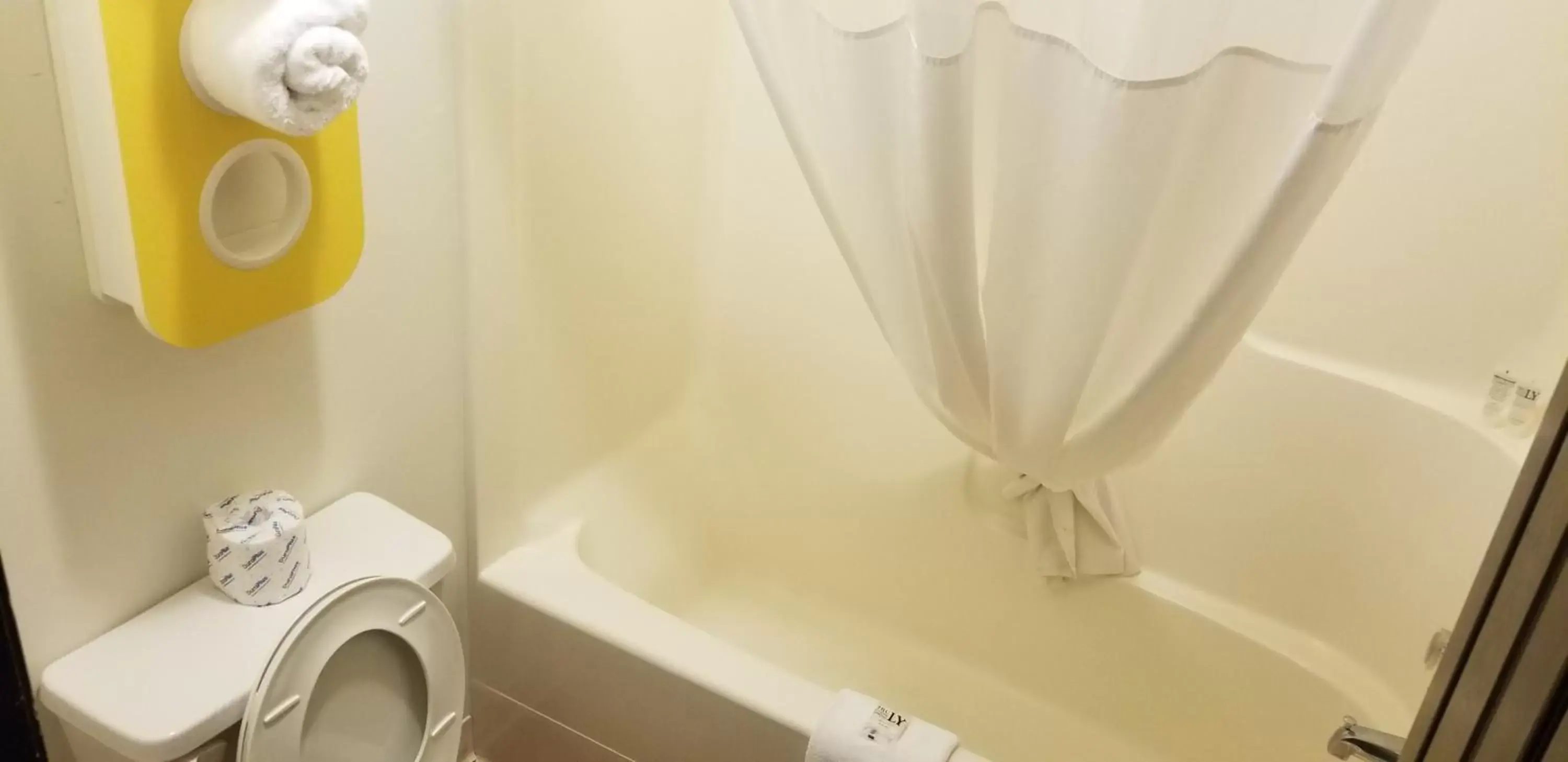 Shower, Bathroom in Motel 6-Innisfail, AB