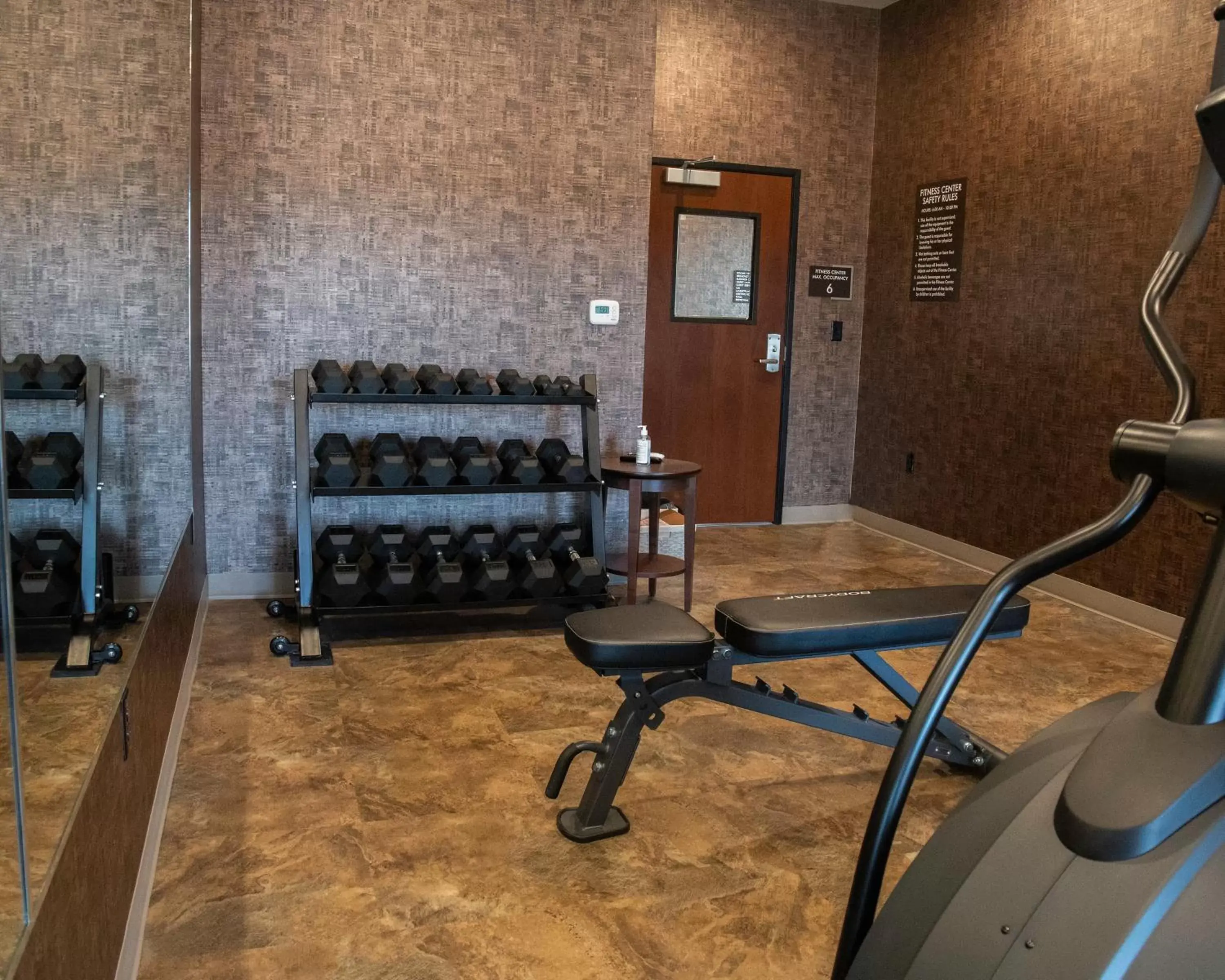 Fitness centre/facilities, Fitness Center/Facilities in Cobblestone Hotel & Suites - Two Rivers