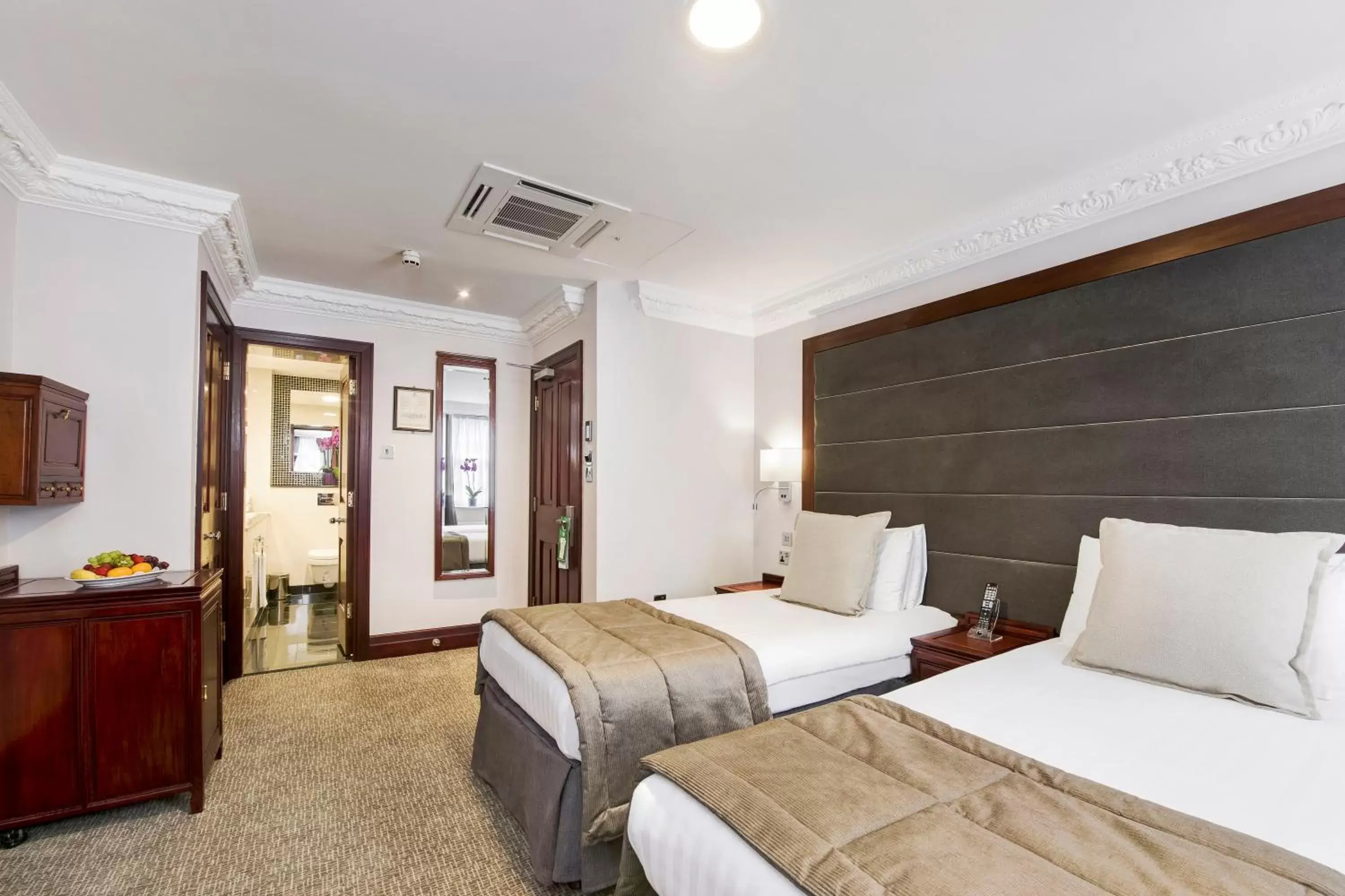 Bedroom, Bed in Fitzrovia Hotel