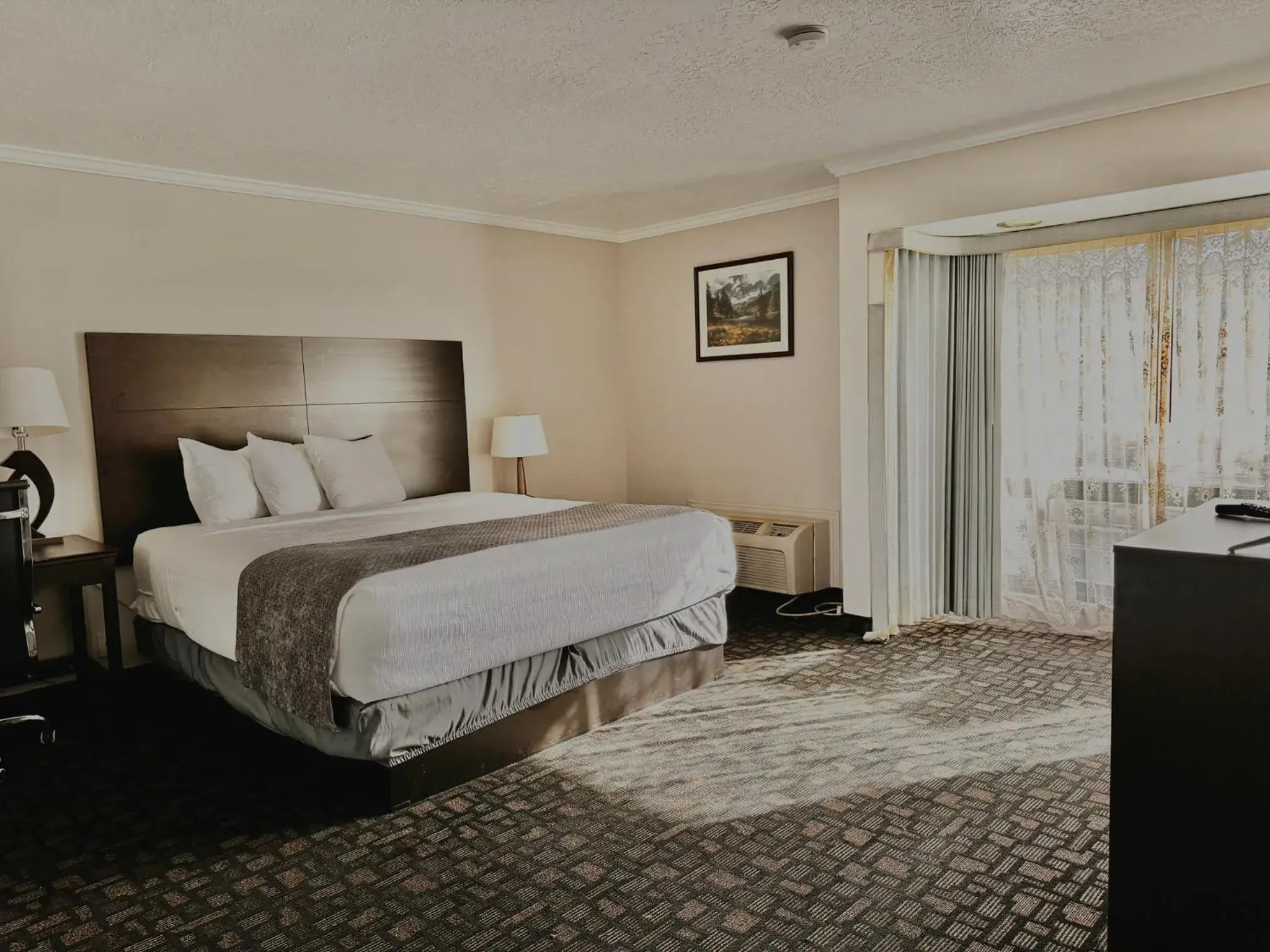 Bed in Discovery Inn Bed in Discovery Inn