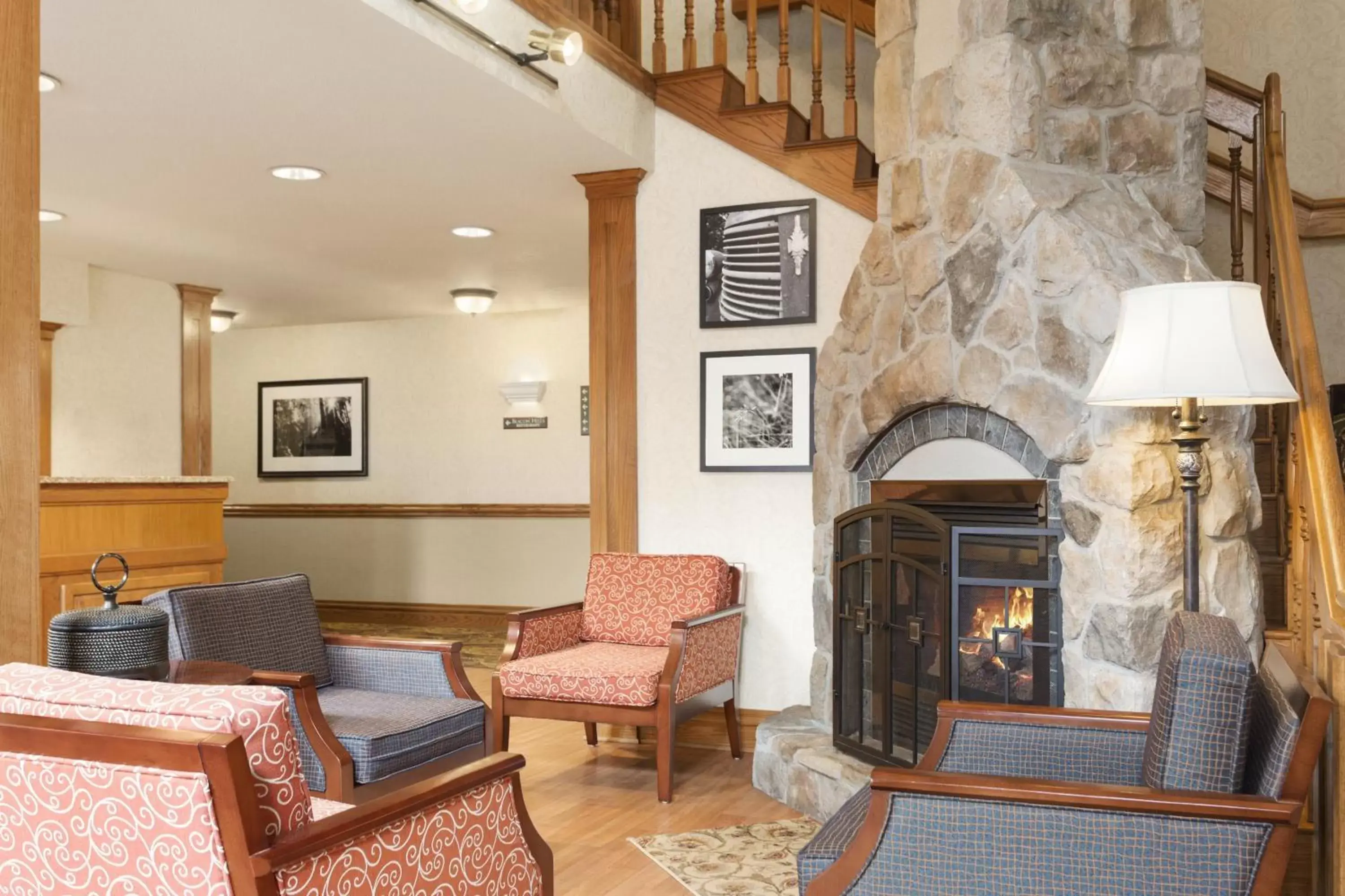 Lobby or reception, Seating Area in Country Inn & Suites by Radisson, Lincoln North Hotel and Conference Center, NE