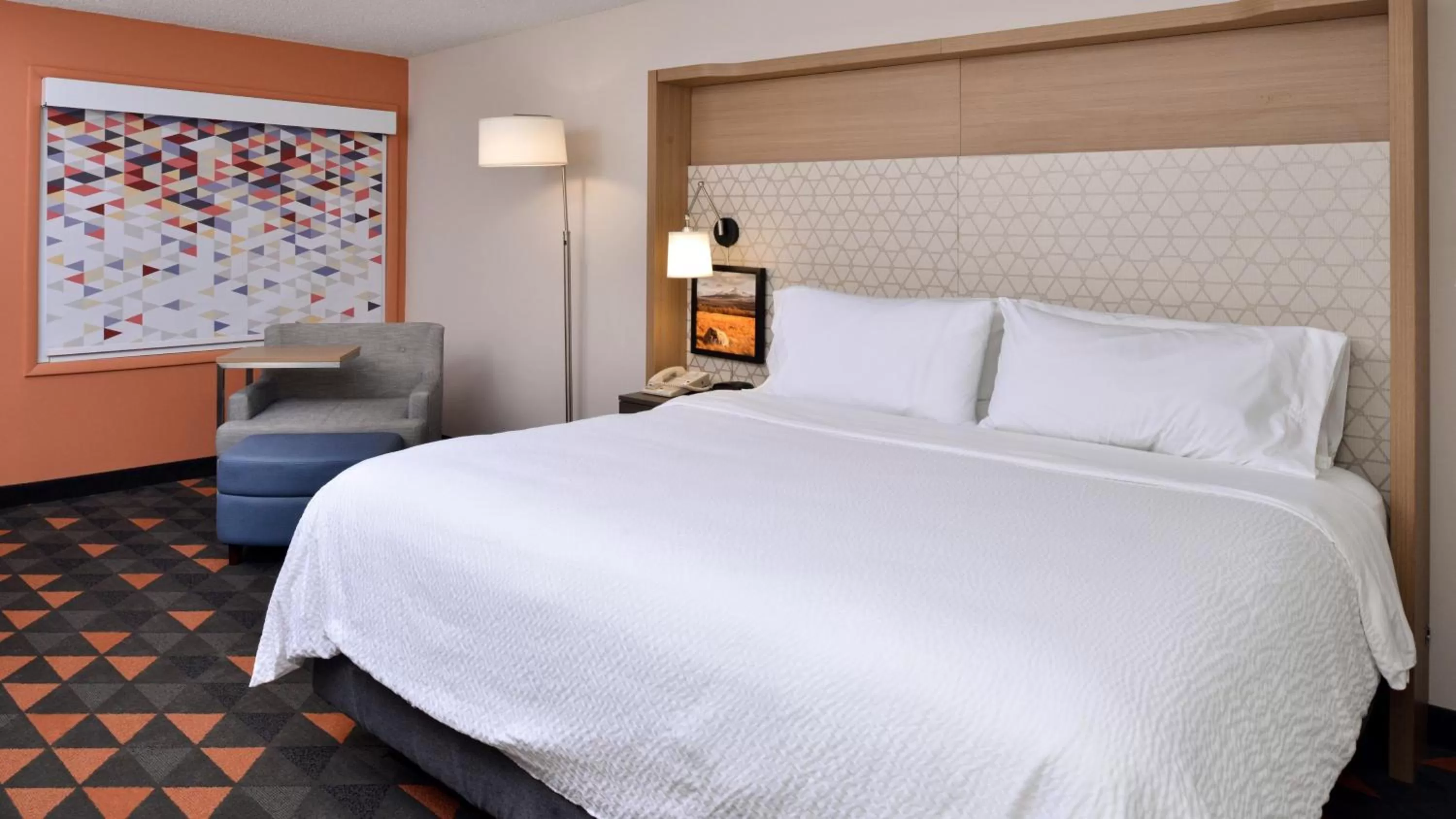 Photo of the whole room, Bed in Holiday Inn Great Falls-Convention Center by IHG