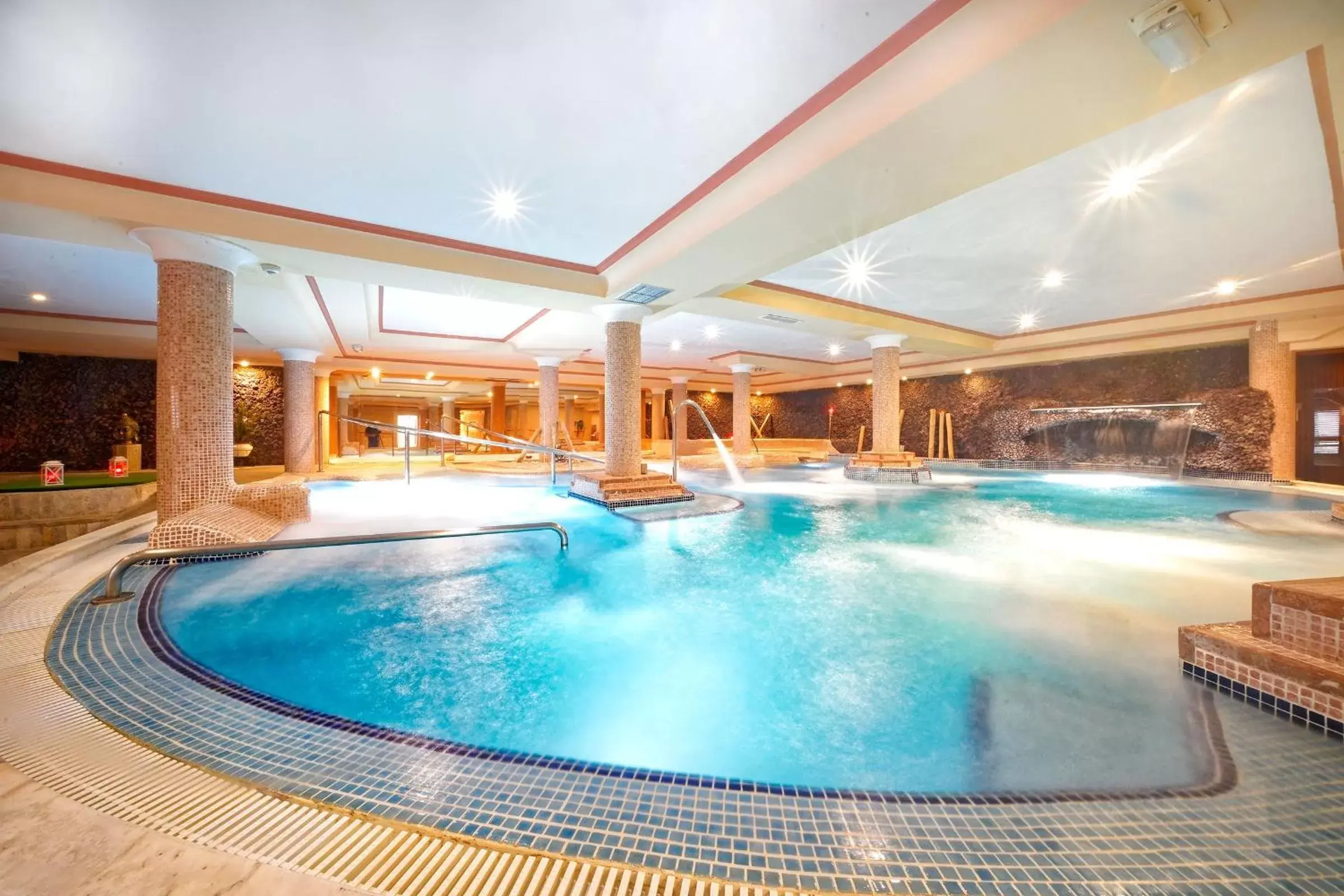 Spa and wellness centre/facilities, Swimming Pool in BULL Vital Suites & Spa
