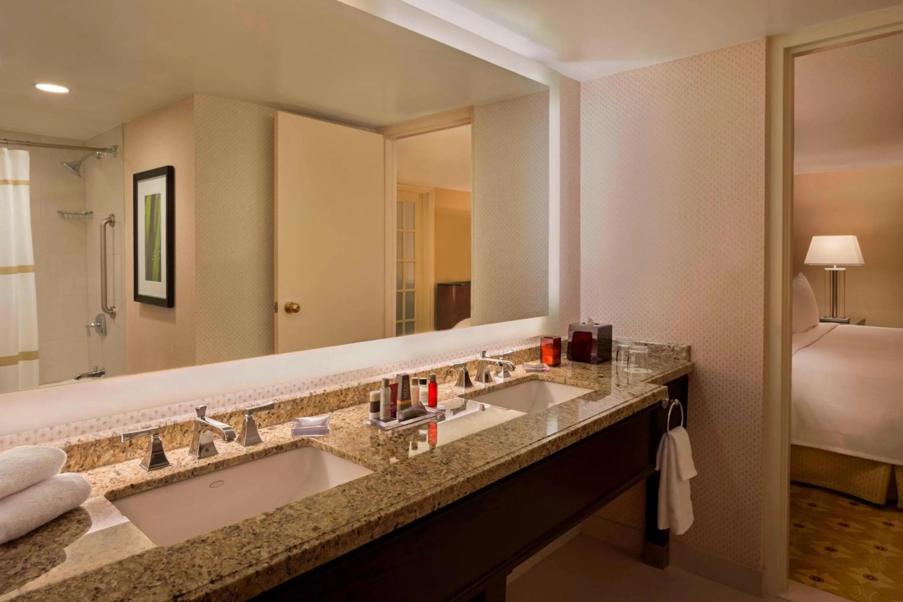 Bathroom, Bed in Toronto Airport Marriott Hotel