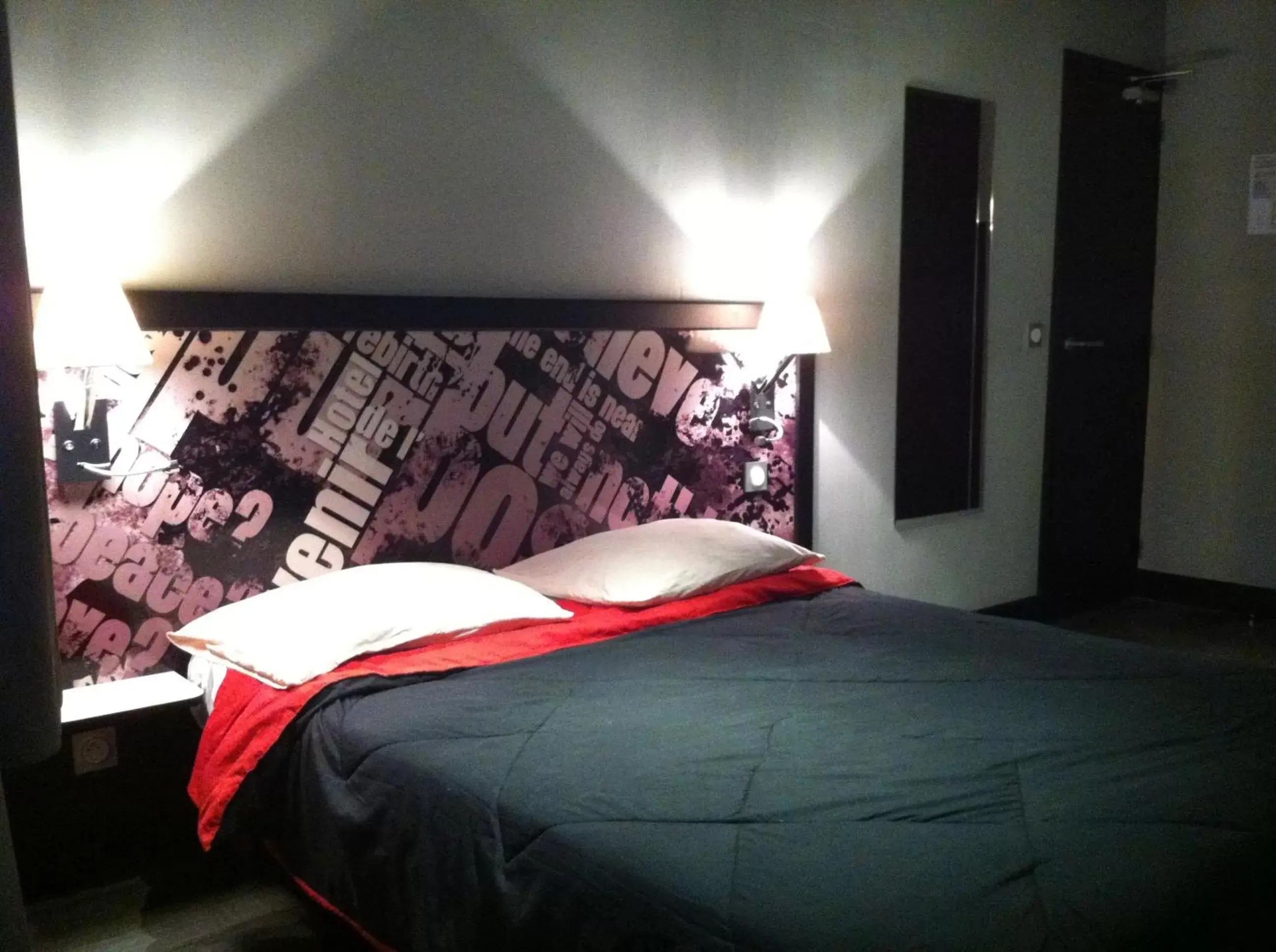 Bed in Café Hôtel de l'Avenir Bed in Café Hôtel de l'Avenir