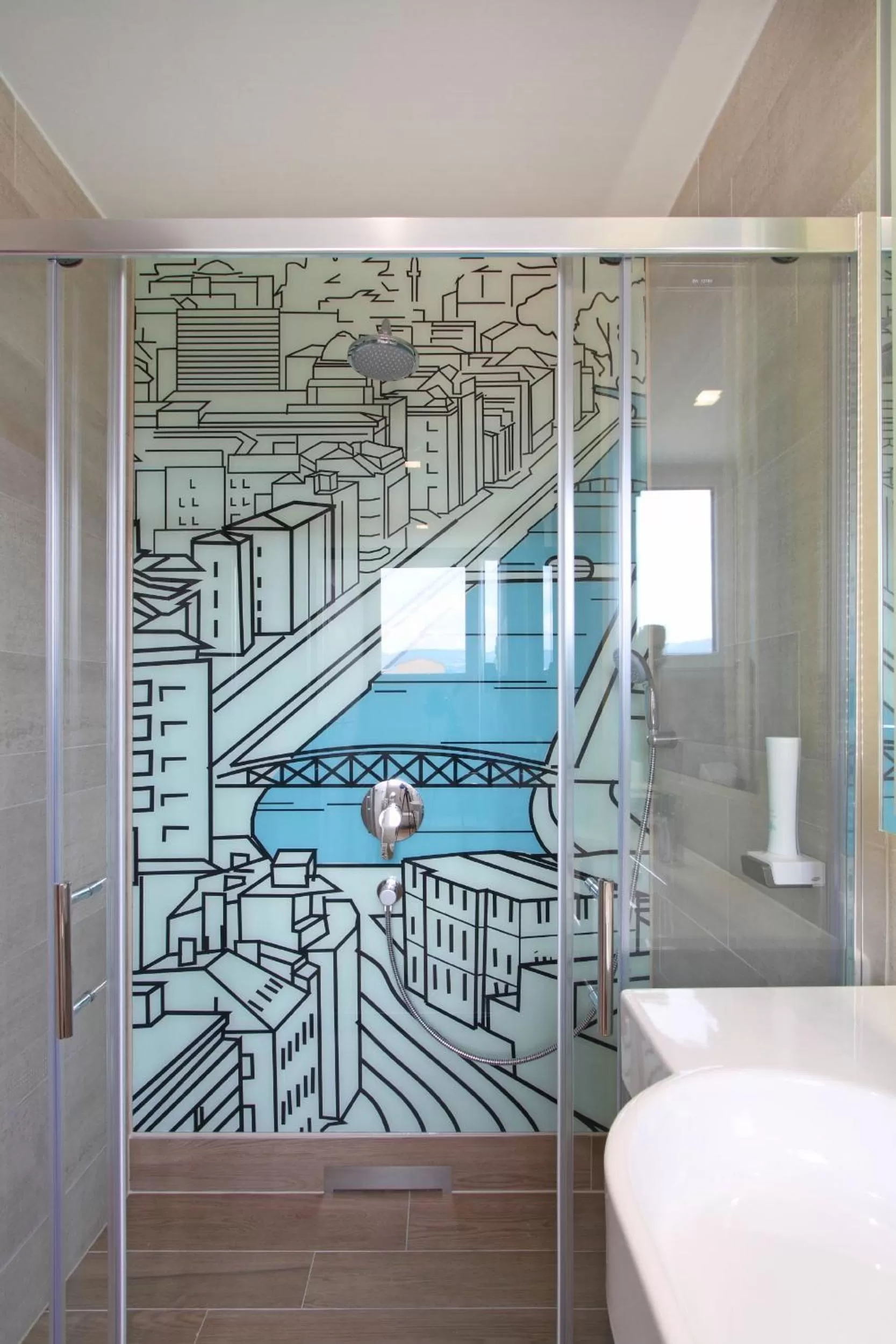 Shower in Hotel Cosmopolit