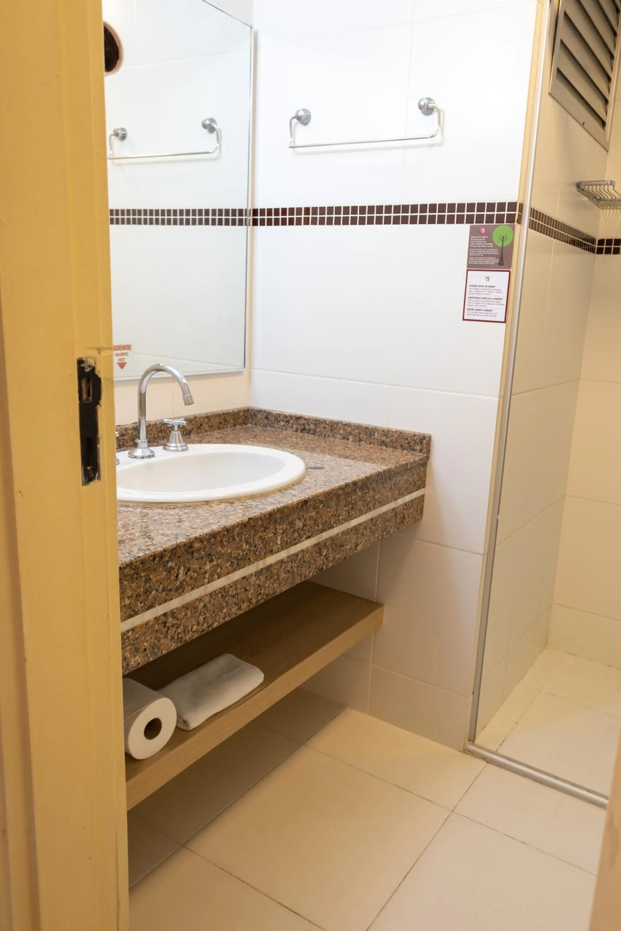 Bathroom in SJ Tour - San Juan Foz do Iguaçu