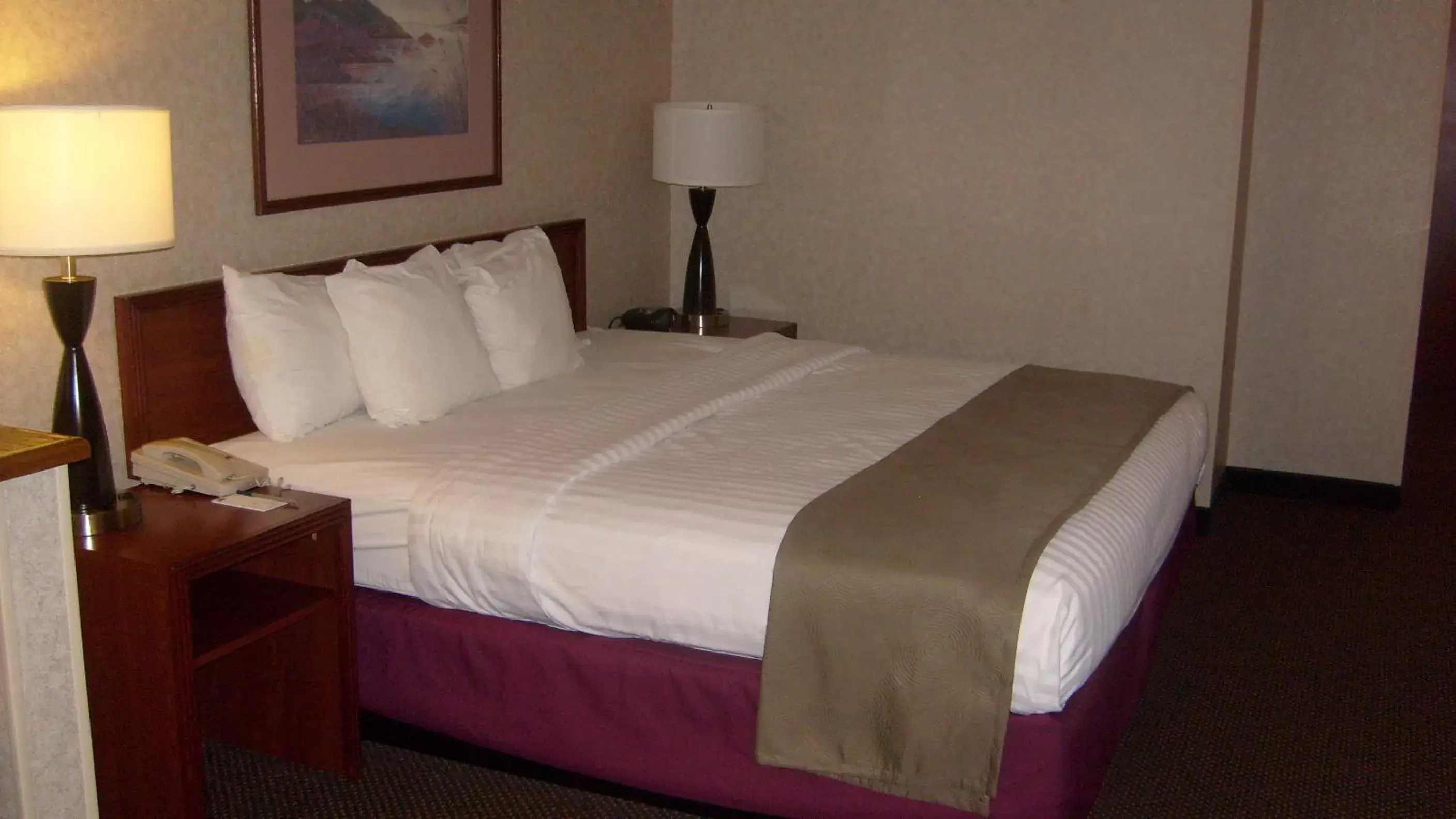 Bed in Baymont by Wyndham Golden/Red Rocks Bed in Baymont by Wyndham Golden/Red Rocks