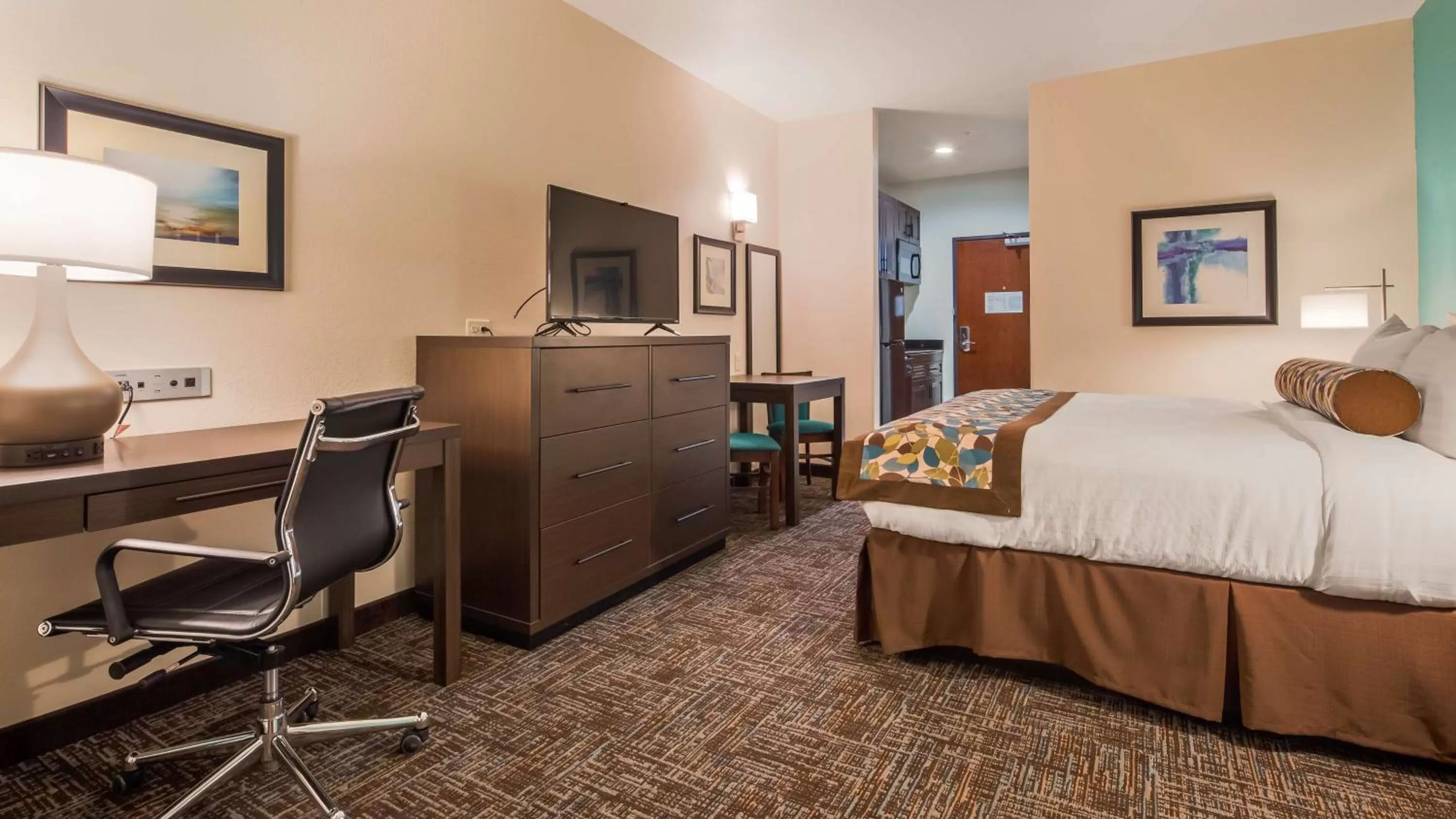 Photo of the whole room, Bed in Best Western Plus/Executive Residency Elk City