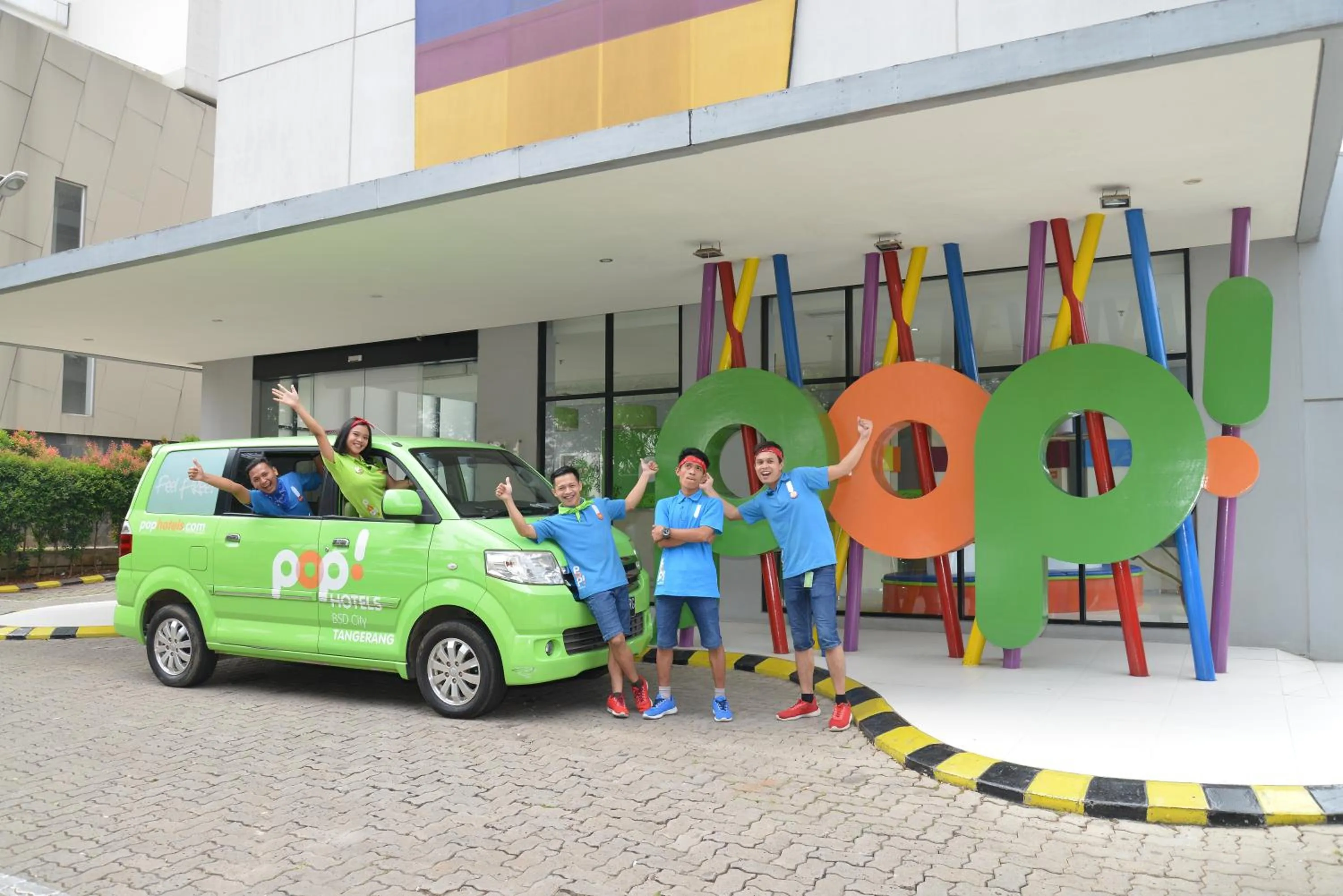 Facade/entrance in POP! Hotel BSD City Tangerang