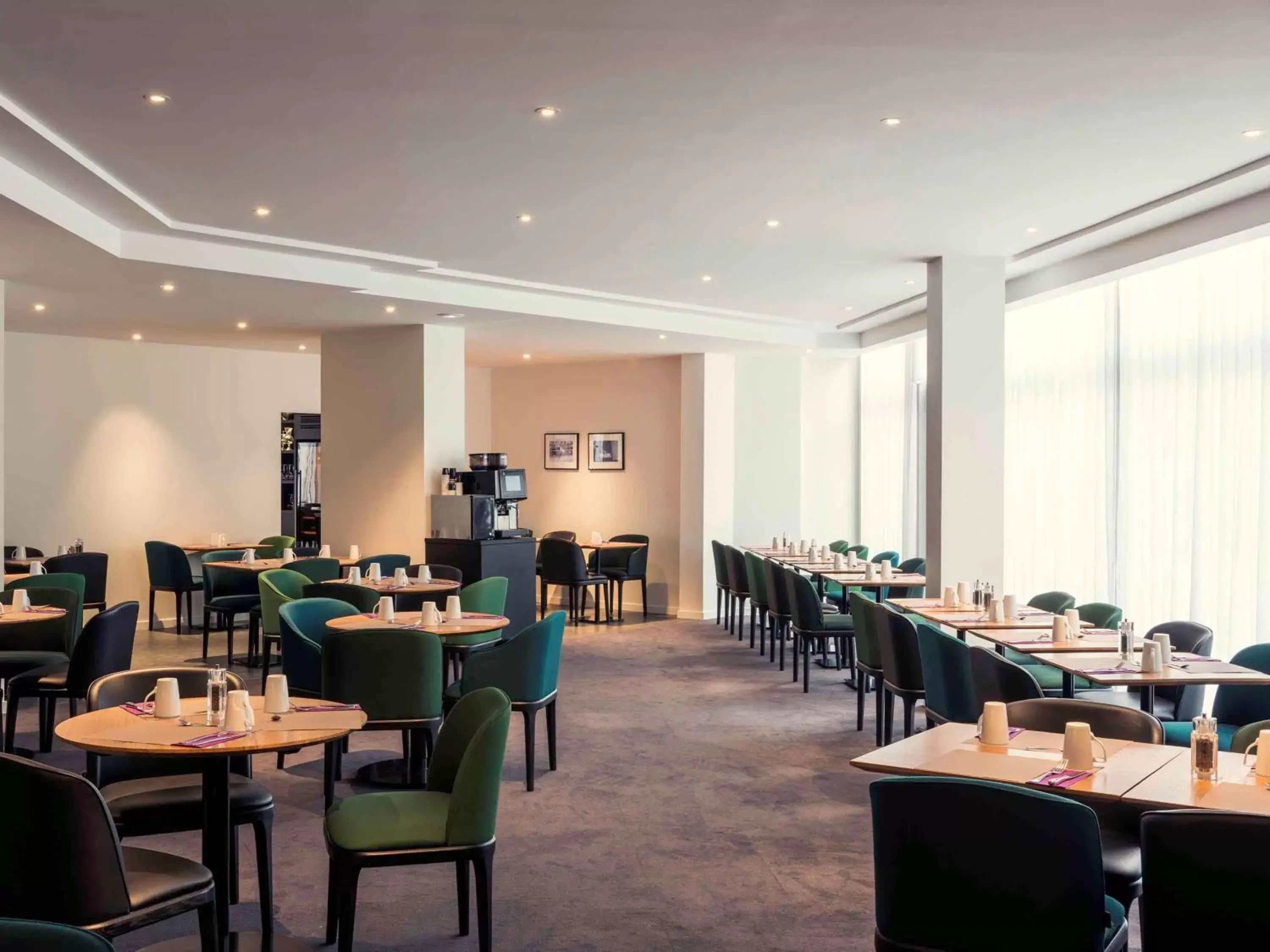 Restaurant/Places to Eat in Hotel Mercure Paris Boulogne