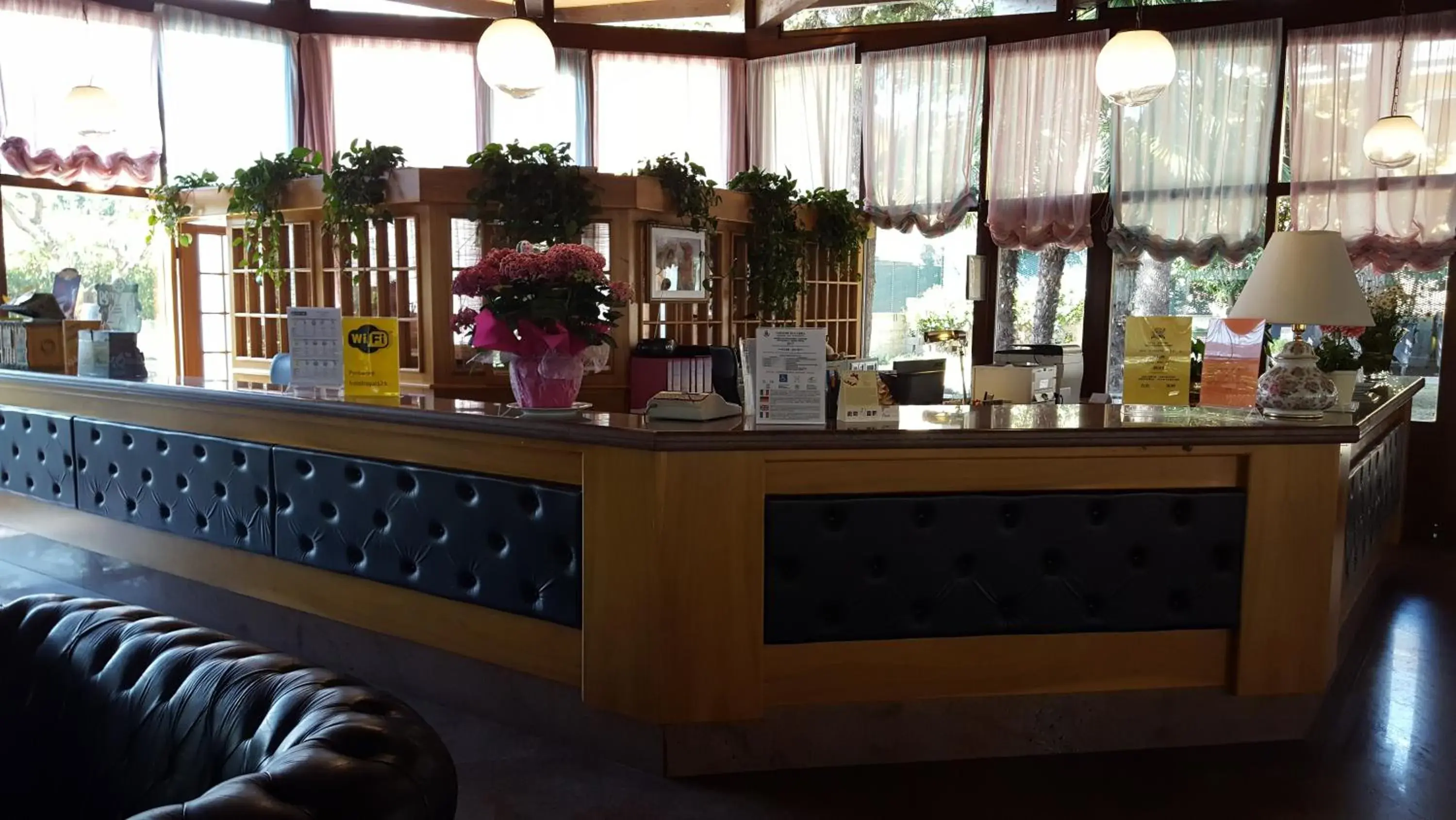 Lobby or reception, Lounge/Bar in Hotel Royal