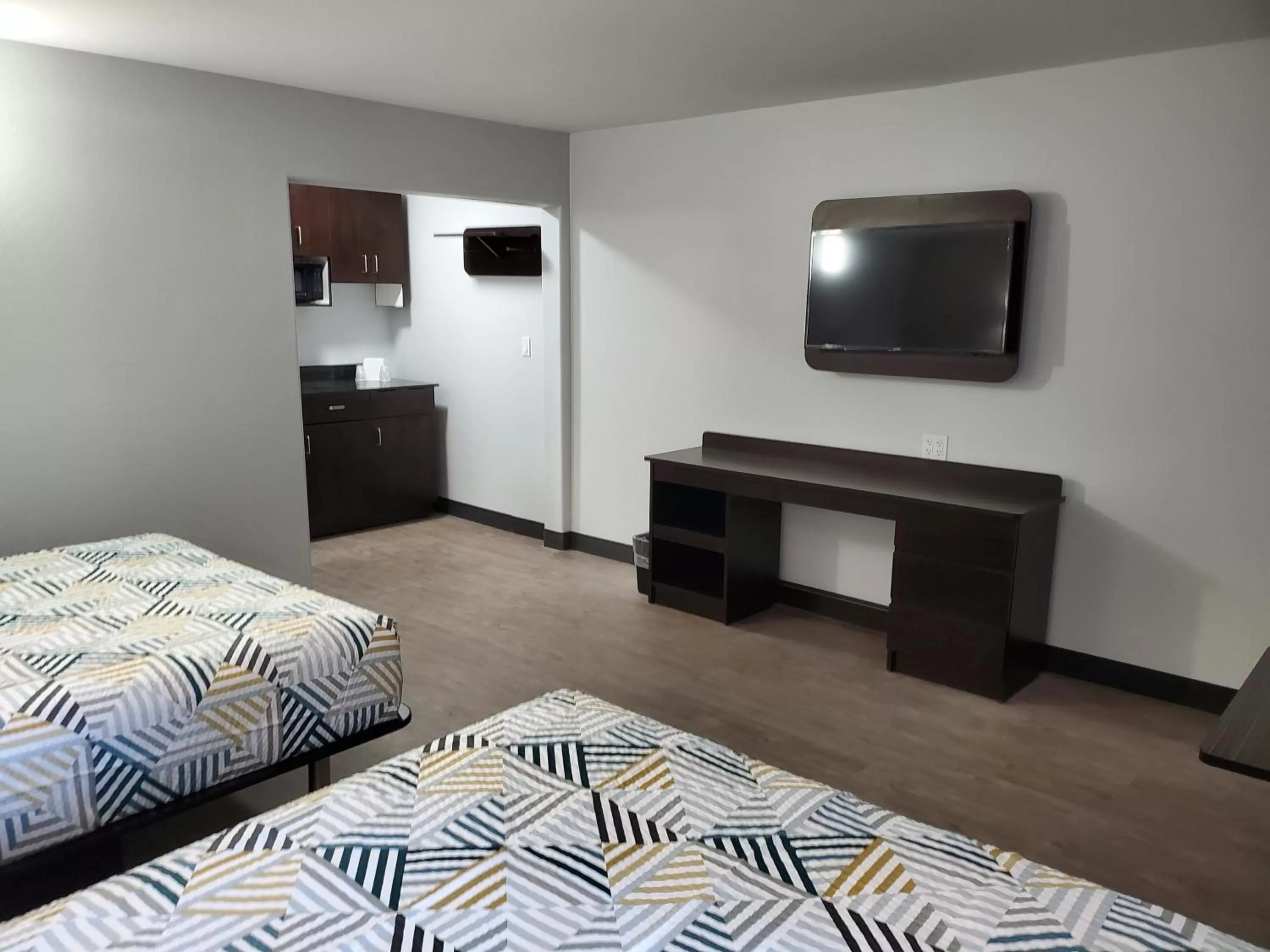 Photo of the whole room, Bed in Motel 6-Show Low, AZ