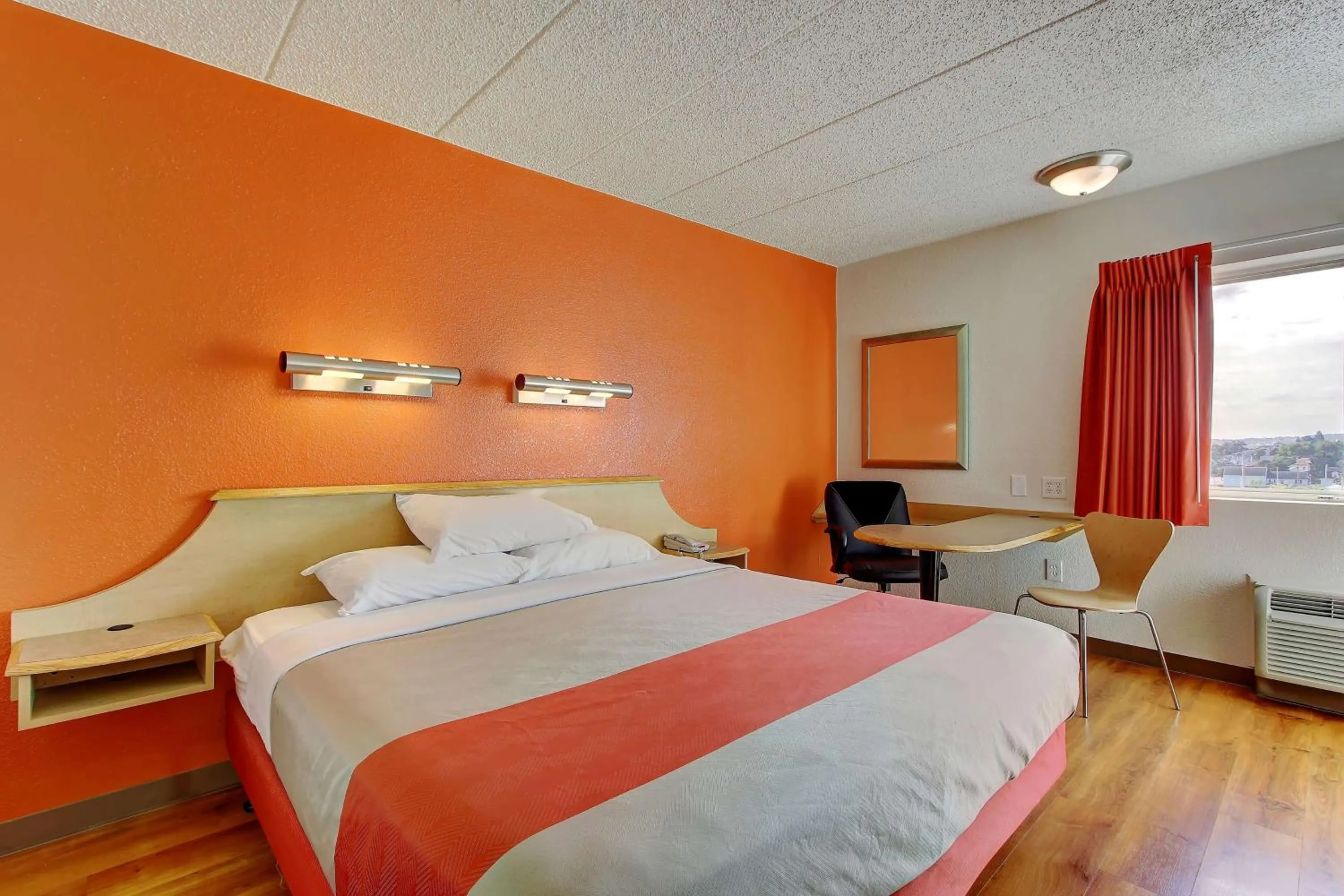 Bedroom, Bed in Motel 6-York, PA - North