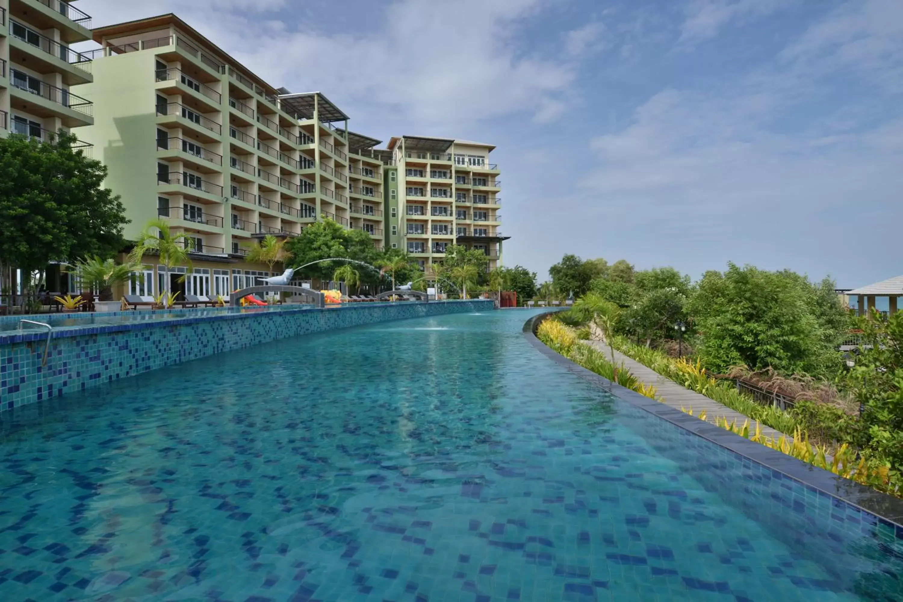 Swimming Pool in Royal Phala Cliff Beach Resort