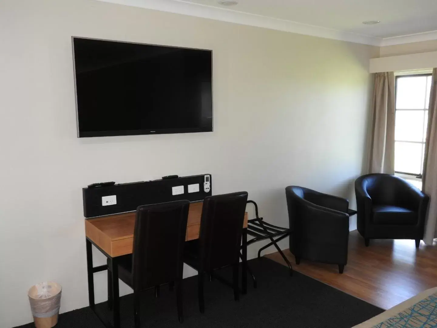 Seating area, TV/Entertainment Center in Australian Homestead Motor Lodge