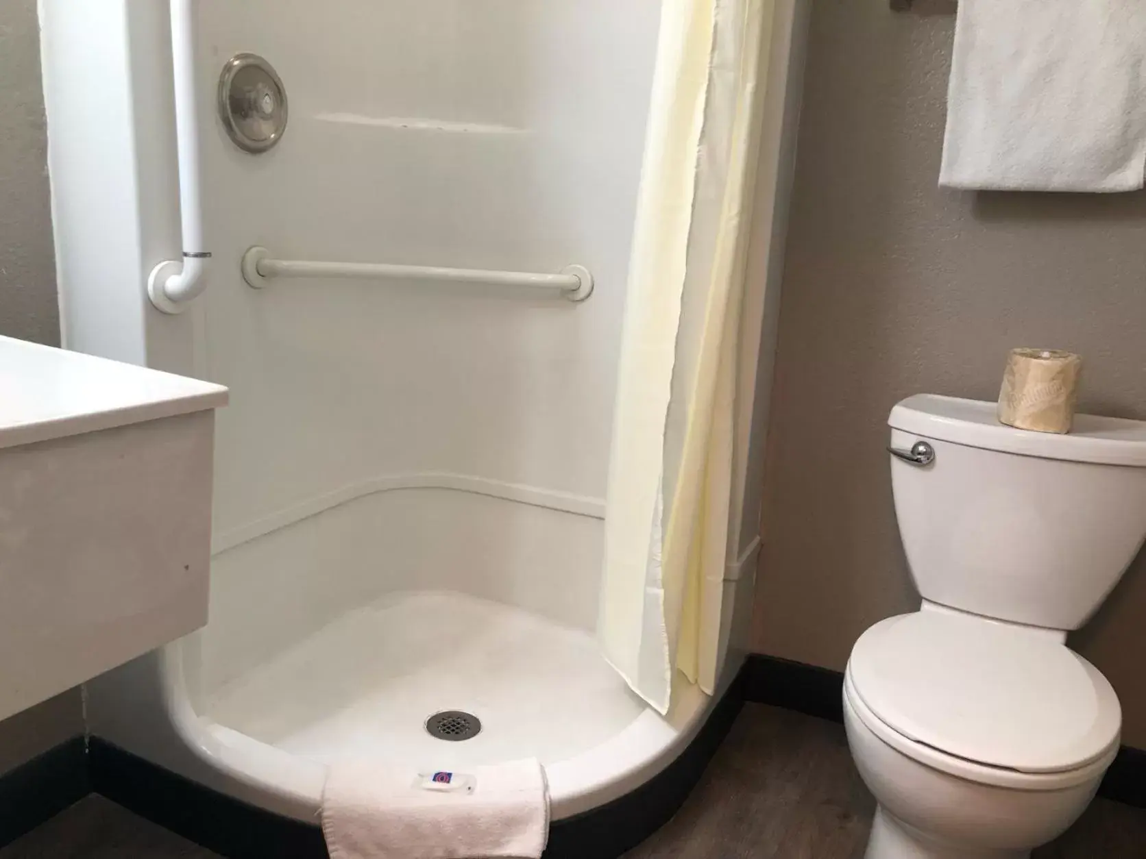 Bathroom in Motel 6-Nogales, AZ - Mariposa Road