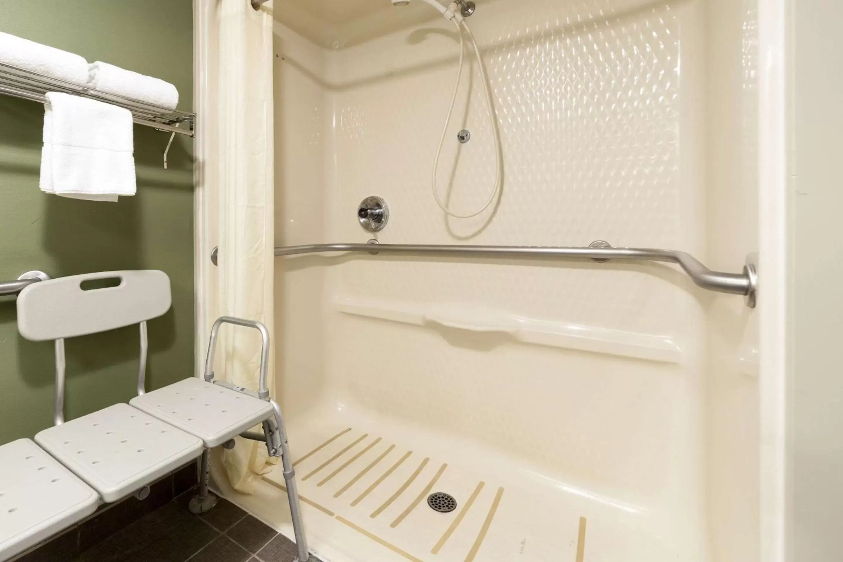 Shower, Bathroom in Sleep Inn Phoenix Sky Harbor Airport